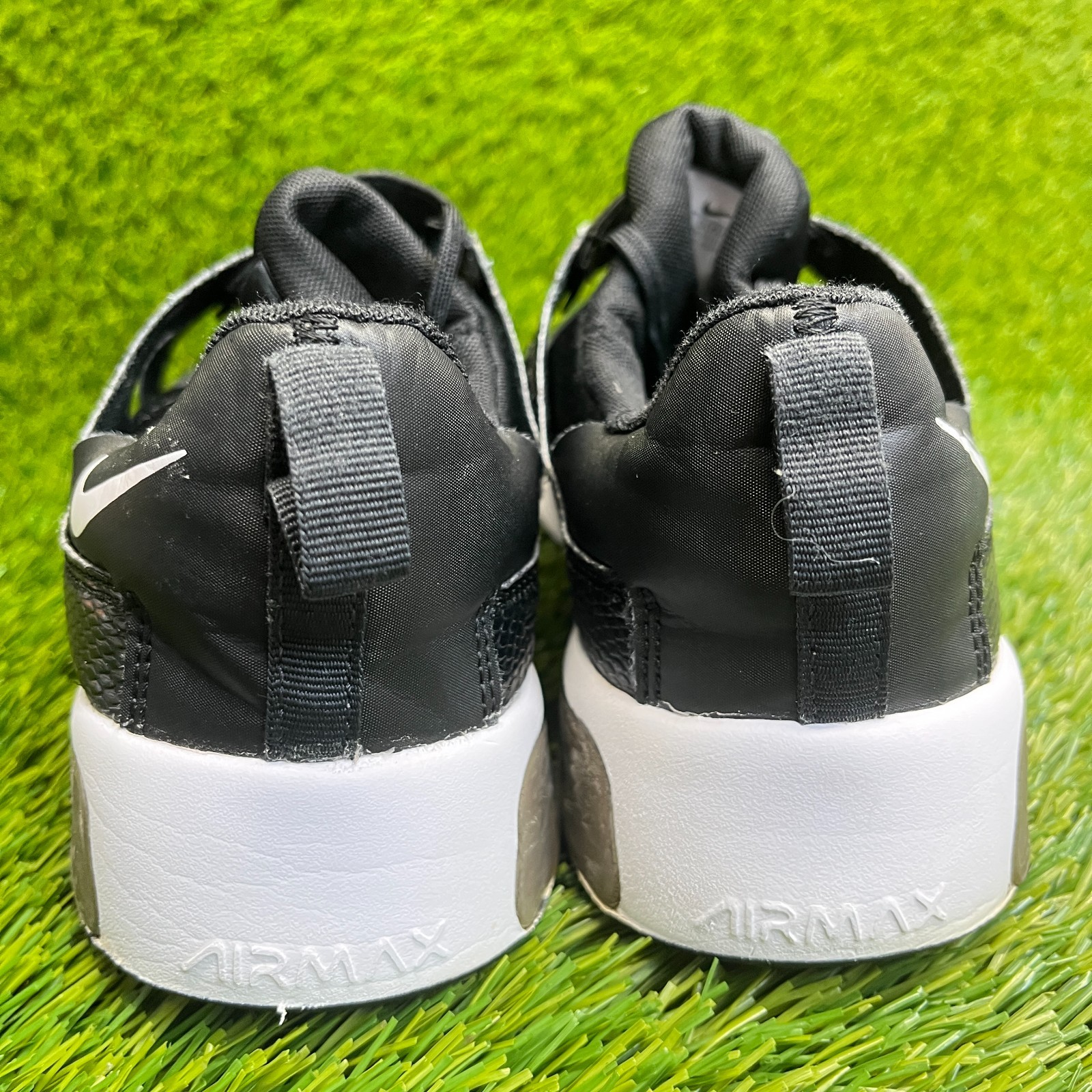 Nike Air Max Bella TR 5 Women Size 7 Black White Athletic Running Shoes Sneakers