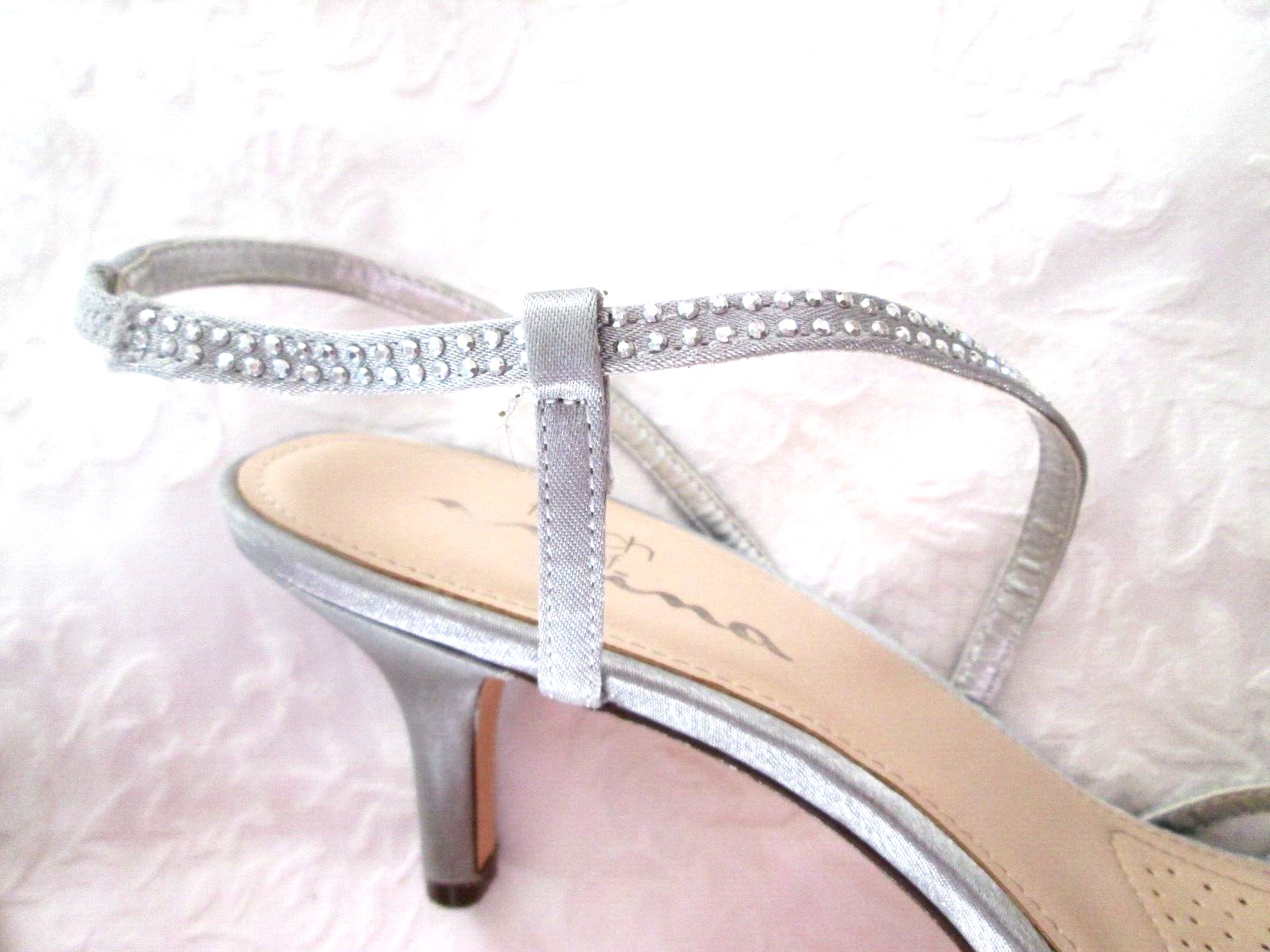TOUCH OF NINA SILVER FABRIC EMBELLISHED STRAPS ANKLE STRAP COMFORT FOOTBED 7.5M