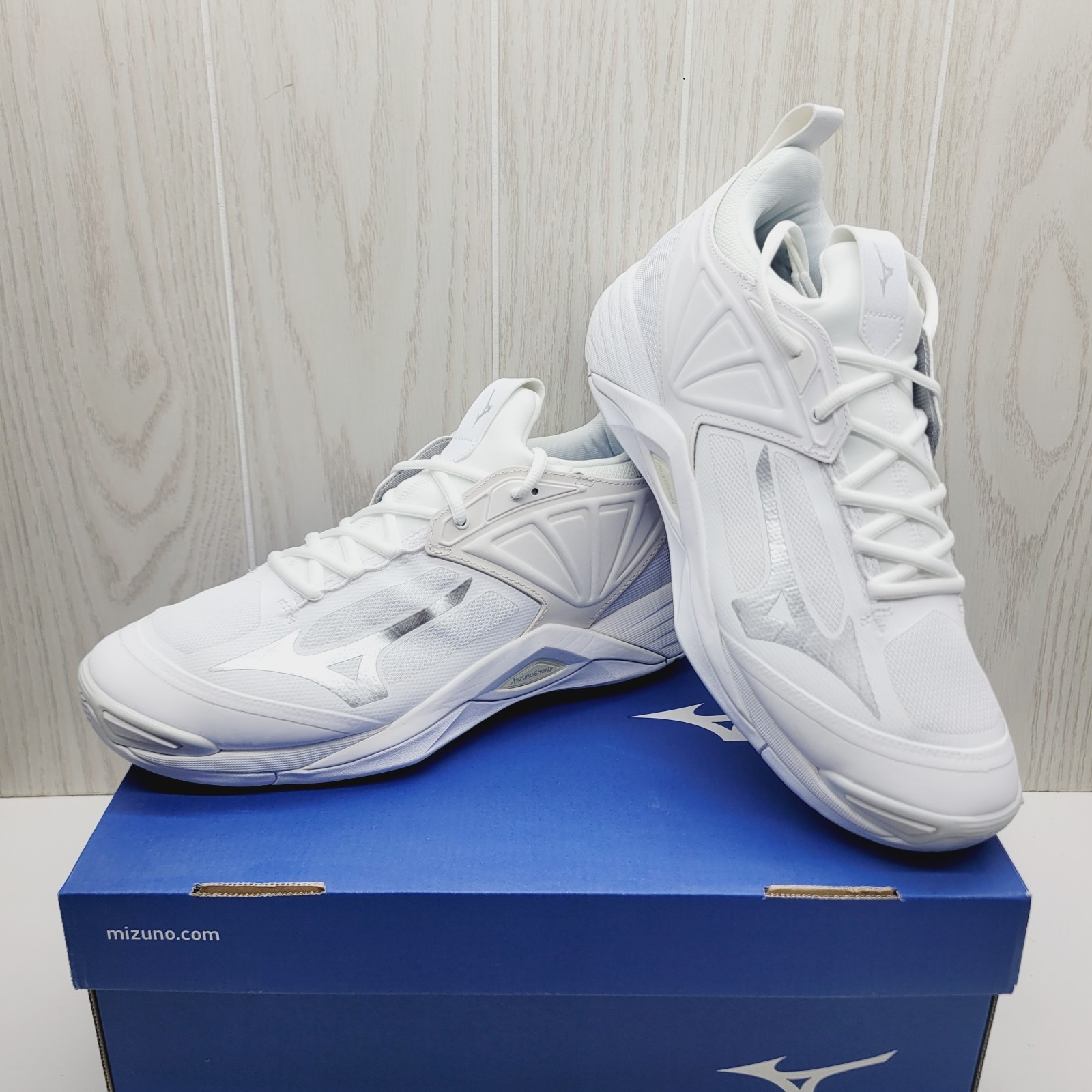 Brand New Mizuno Women’s Wave Momentum 2 Shoes White Sz 13