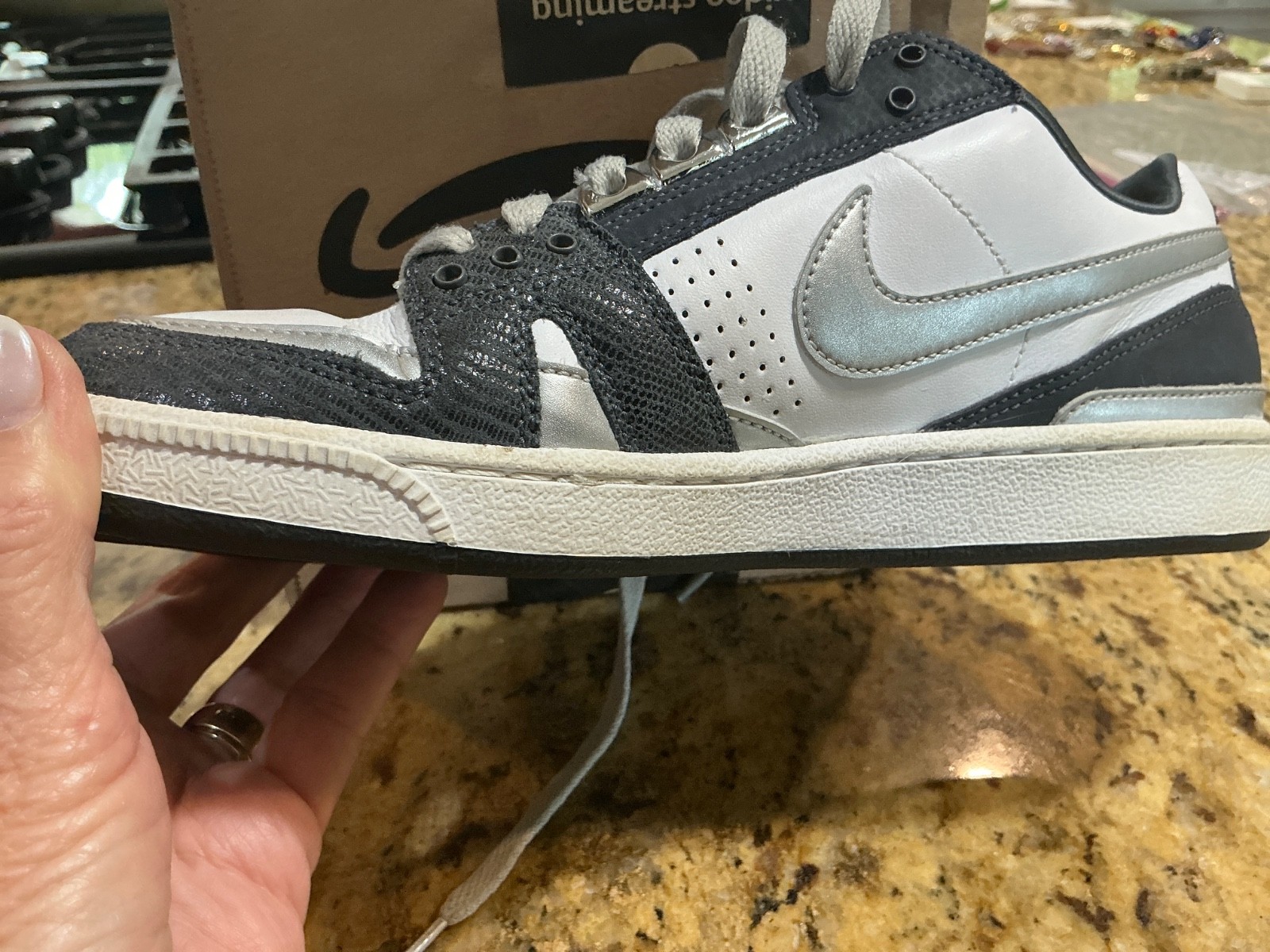 Vintage Nike Court Force Low 316587-101 Women’s Size 7 White Black Silver Sneake