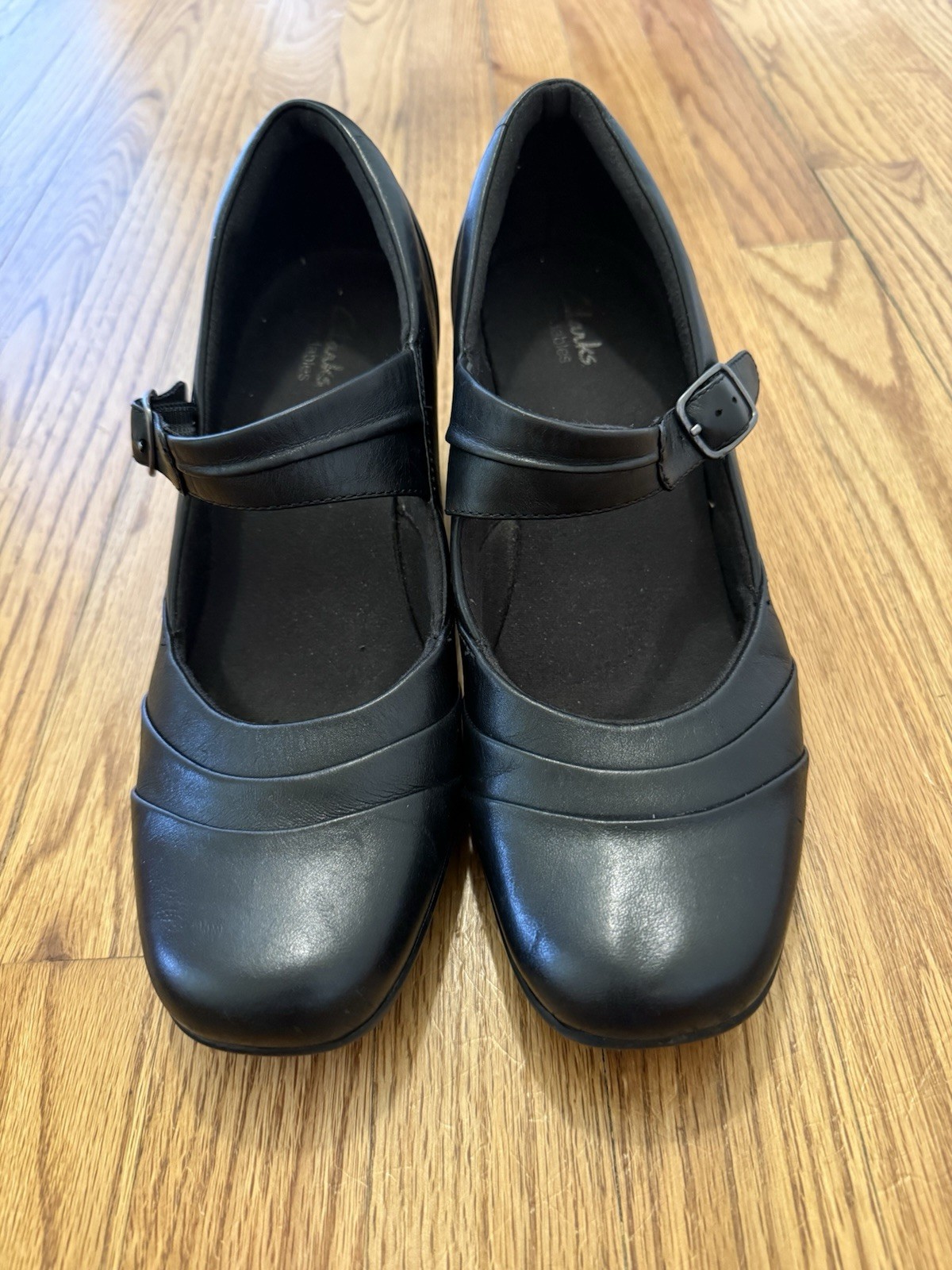 Clarks Women’s Mary Jane Leather Heels Black Round Toe Buckle Strap Sz 11