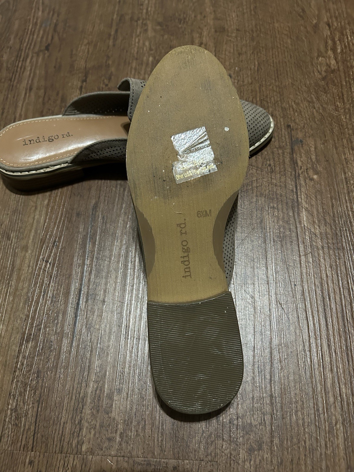 Indigo Rd. Women’s Gray Faux Suede Perforated Mule Flats Slip On 6.5M