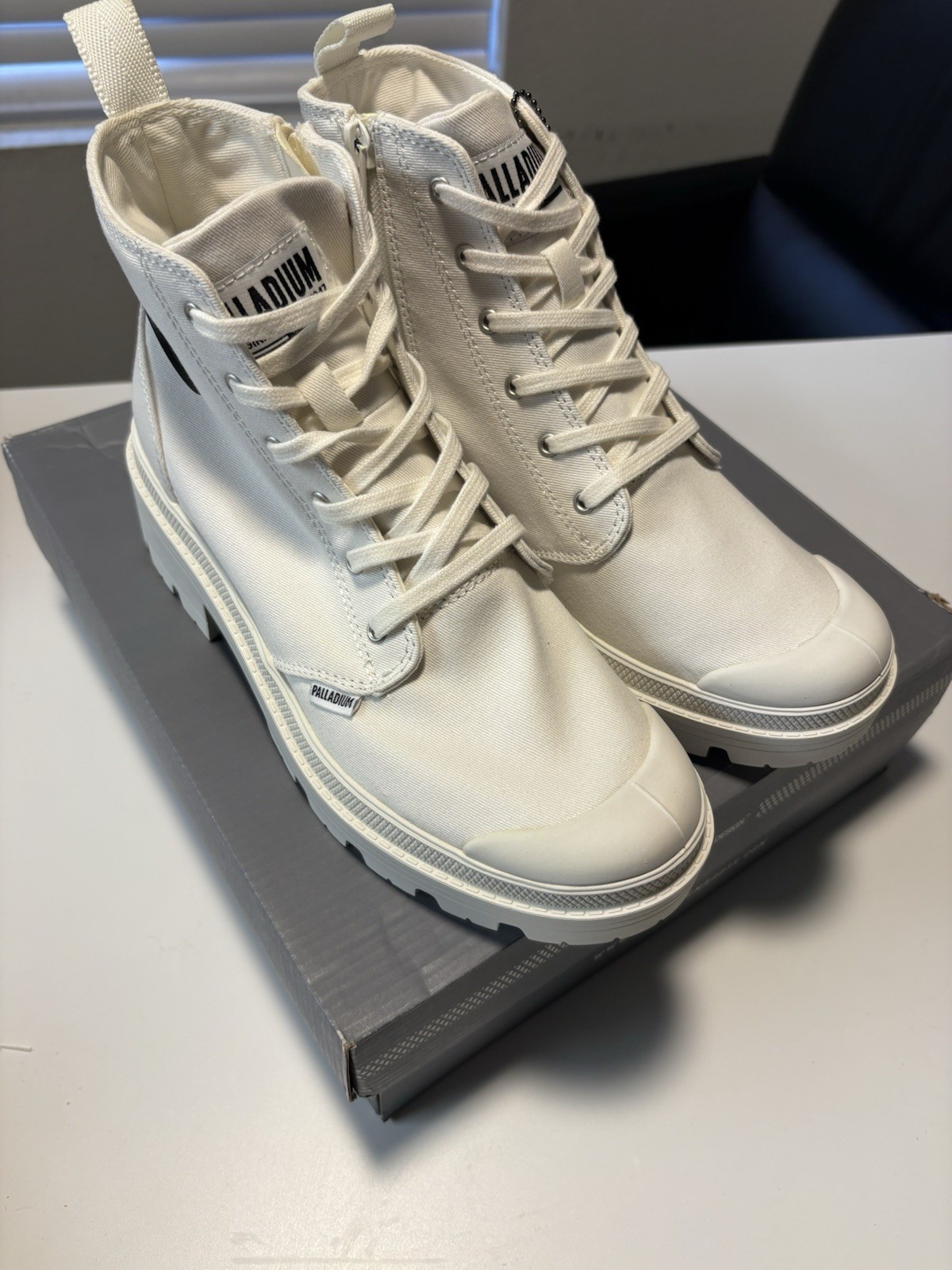 NEW Palladium Platform White Canvas Boots – Women’s 8 – Pampa