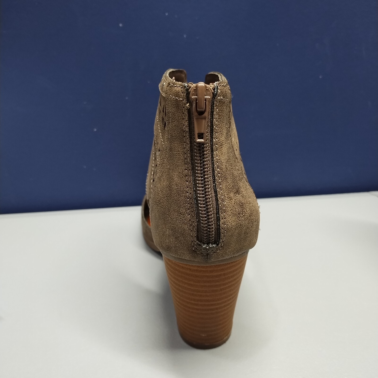 Sugar Viveca Cut Out Pump Heels Womens Size 9.5 Brown Metallic Peep Toe Back Zip