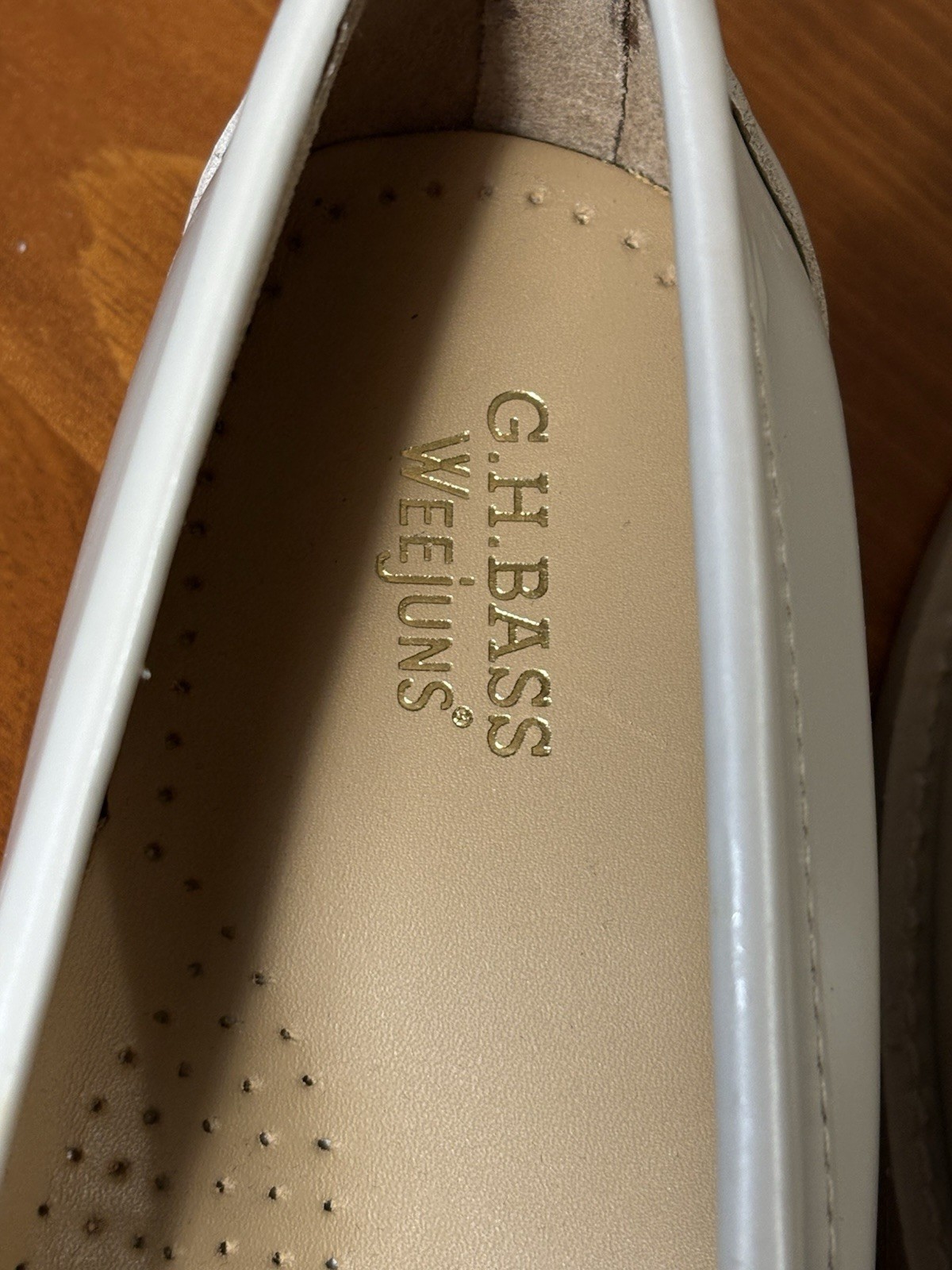GH Bass Weejuns Whitney Womens 9M Beige Patent Penny Loafers ALL Leather