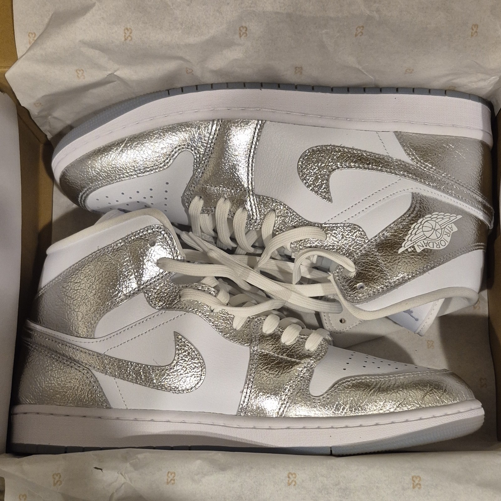 Jordan WMNS Air Jordan 1 Mid SE Metallic Silver White Leather FN5031-100