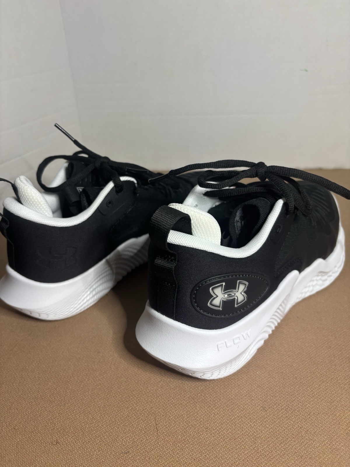 3027084 Under Armour Women’s Flow Ace Low Volleyball Shoes Black Size 10 NIB New