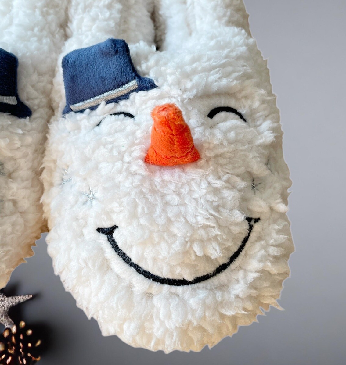 NWT Dearfoams Adult Unisex Snowman Closed-Back Slippers, W 11-12, M 9-10