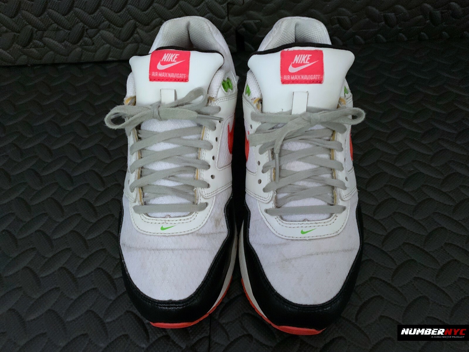 Nike Air Max Navigate Women Size 8 Pink Salmon White Black Neon Green 454249-102