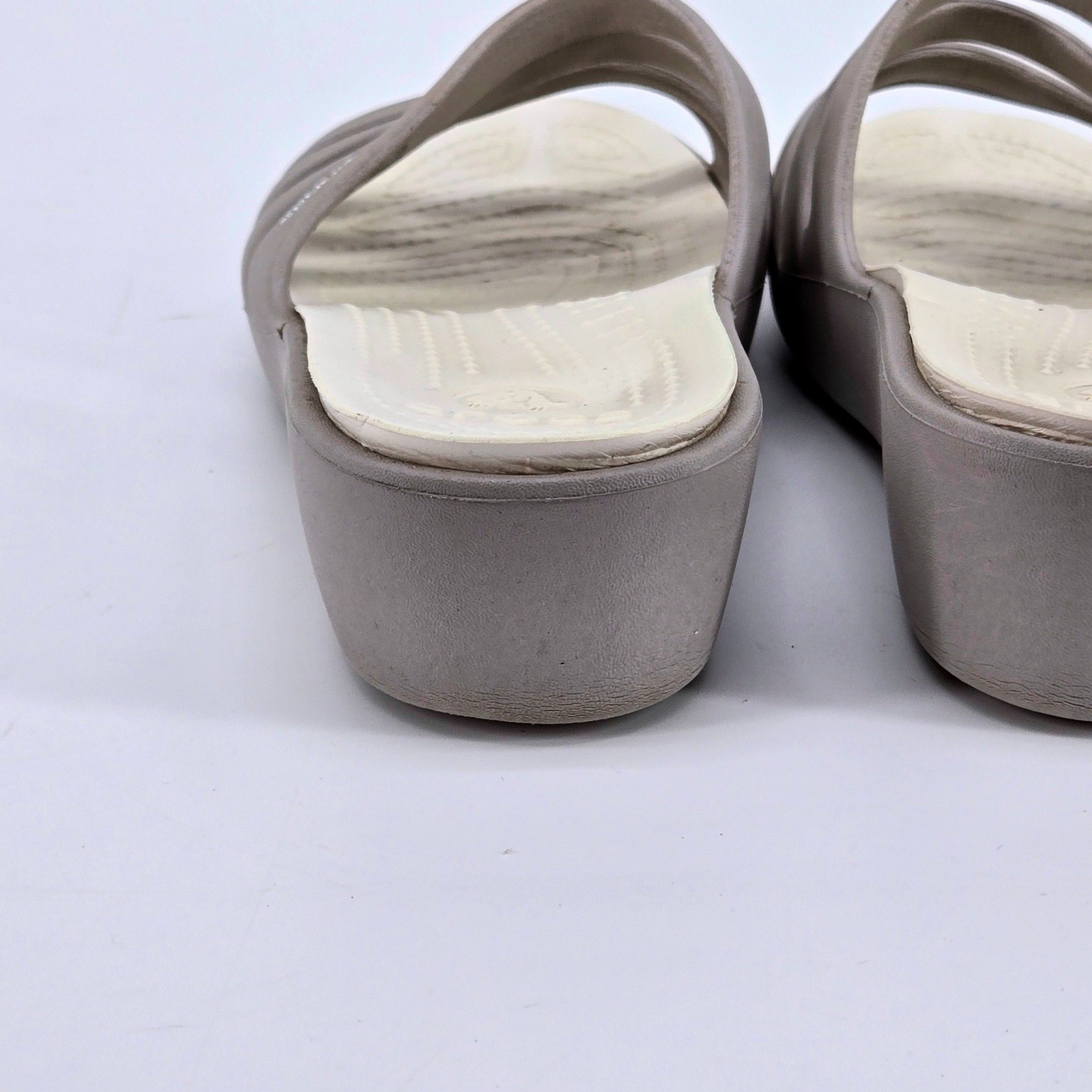 Crocs Patricia Four Strap Wedge Sandals Stucco Mushroom Neutral Women’s Size 7
