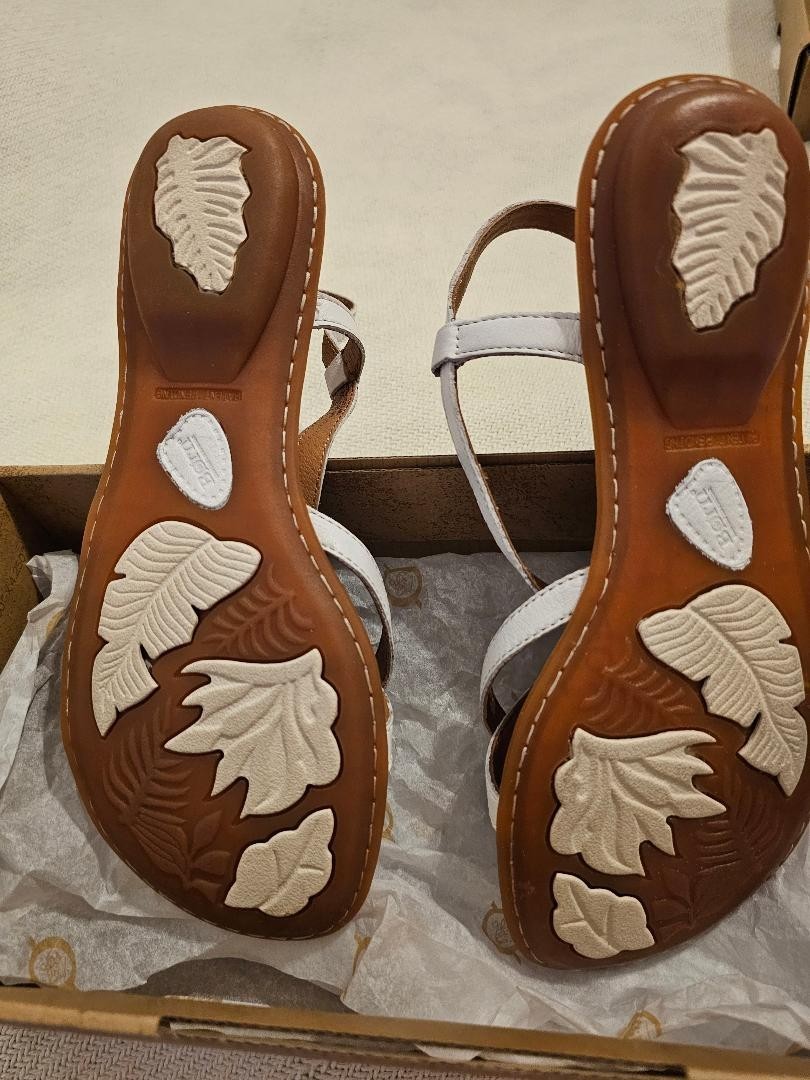 Born sandals size 8 womens new