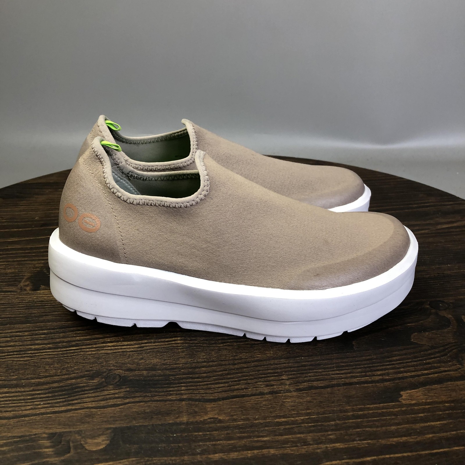OOFOS OOmg eeZee Low Shoes Womens Size 7 Beige Slip On Recovery Walking Sneakers