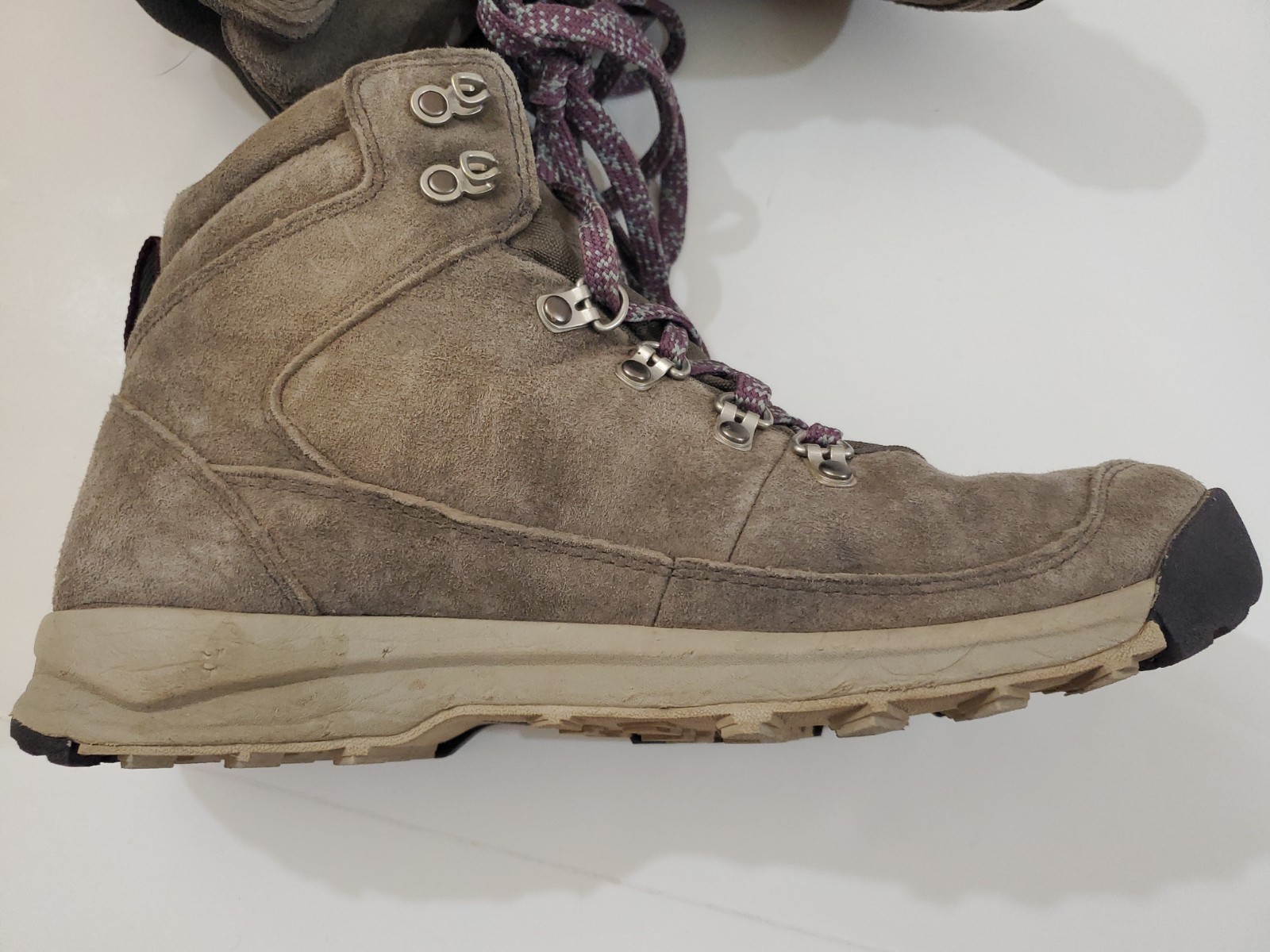 Danner Women’s Size 8.5 Adrika Ash Suede 5″ Hiking Boots