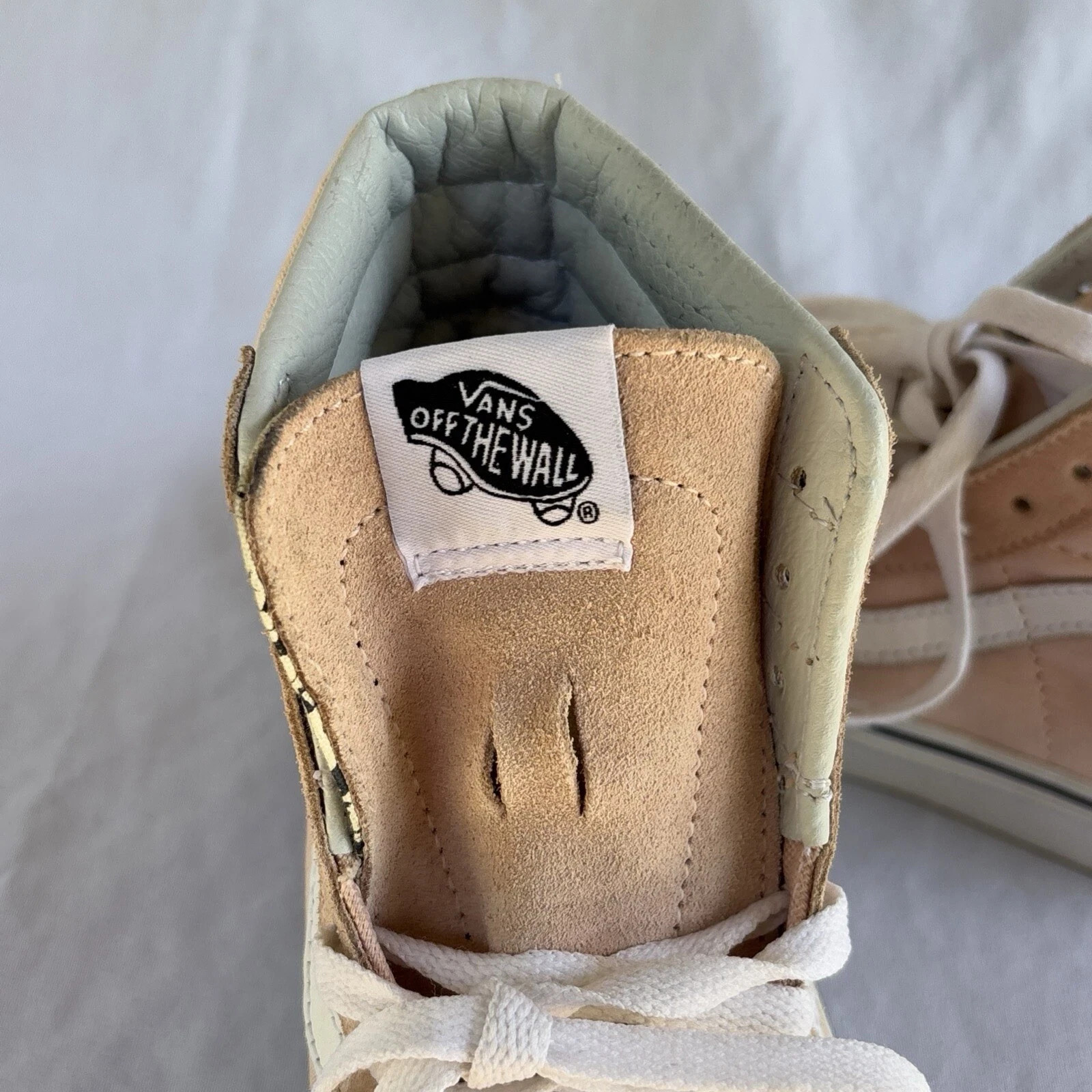 Disney Vans Mickey & Minnie Mouse Pink Hightop Vans Limited Edition US M 4 W 5.5