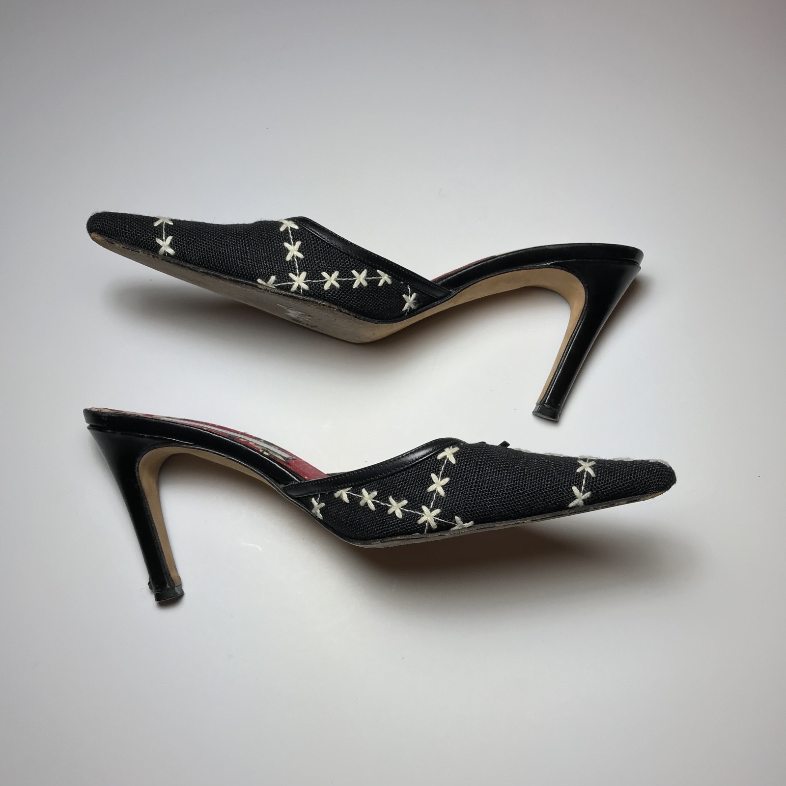 Isabella Fiore Vintage Y2K Cross Stitched Black White Woven Bow Mules 6.5