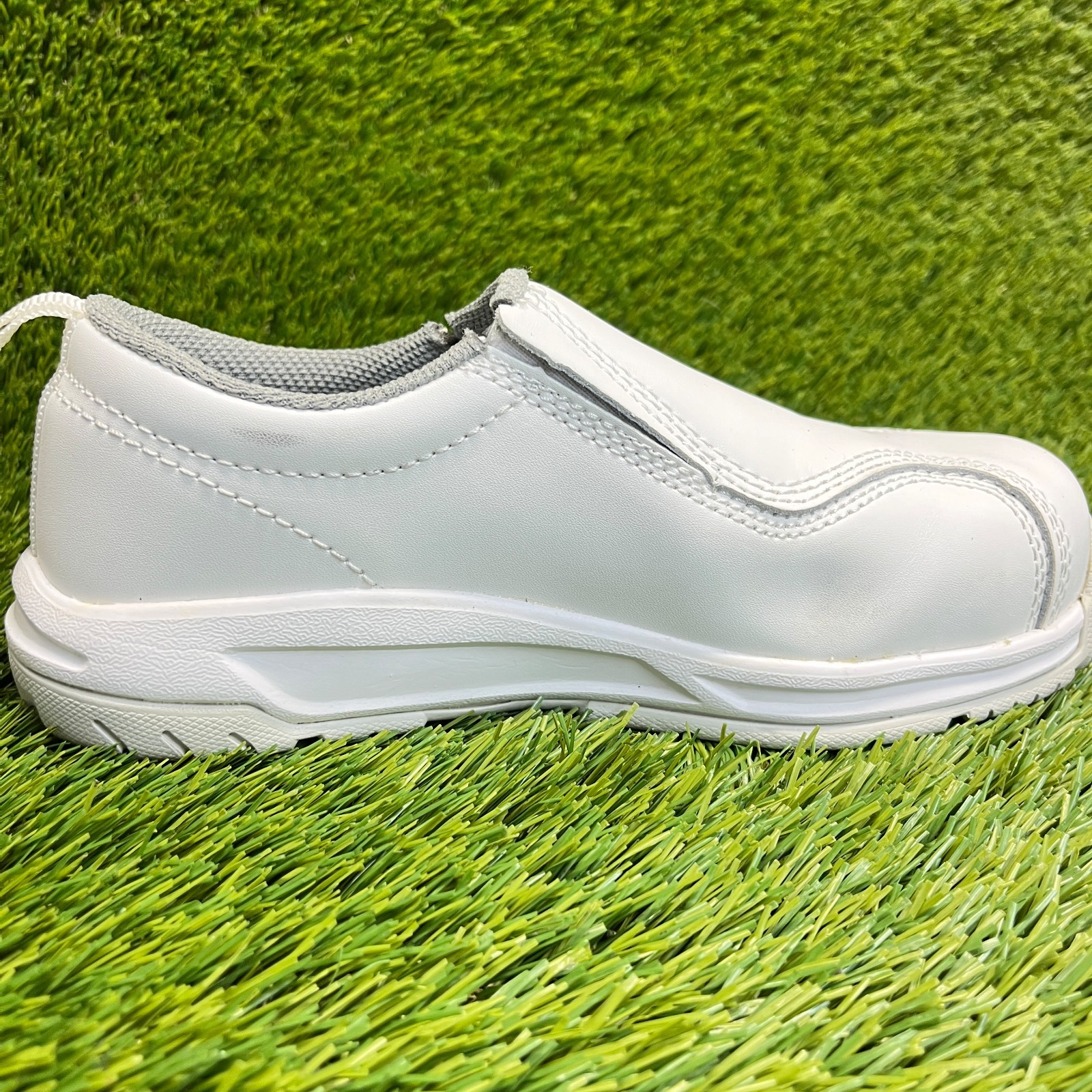 Nautilus Slip-On ESD Women Size 6D White Leather Composite Toe Safety Work Shoes