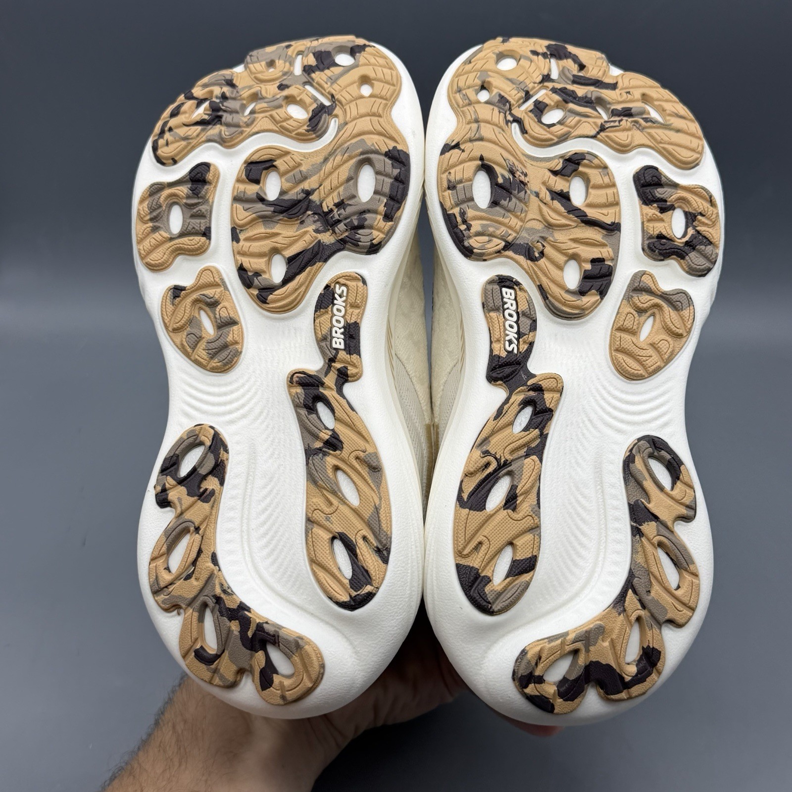 Brooks Adrenaline GTS 25 Women’s 6 B Running Walking Shoes Coconut Crème Leopard