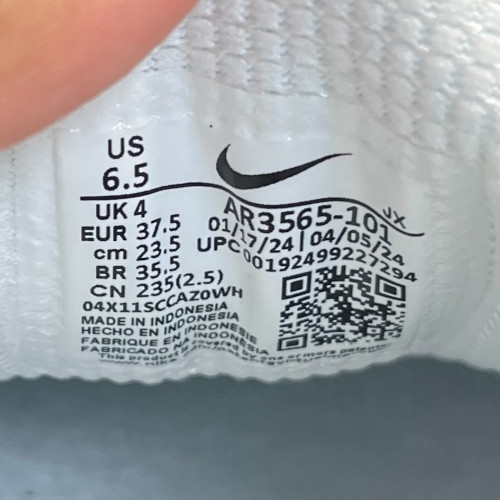 Nike Shox R4 Womens Size 6.5 White Metallic Silver Running Walking Shoes Sneaker