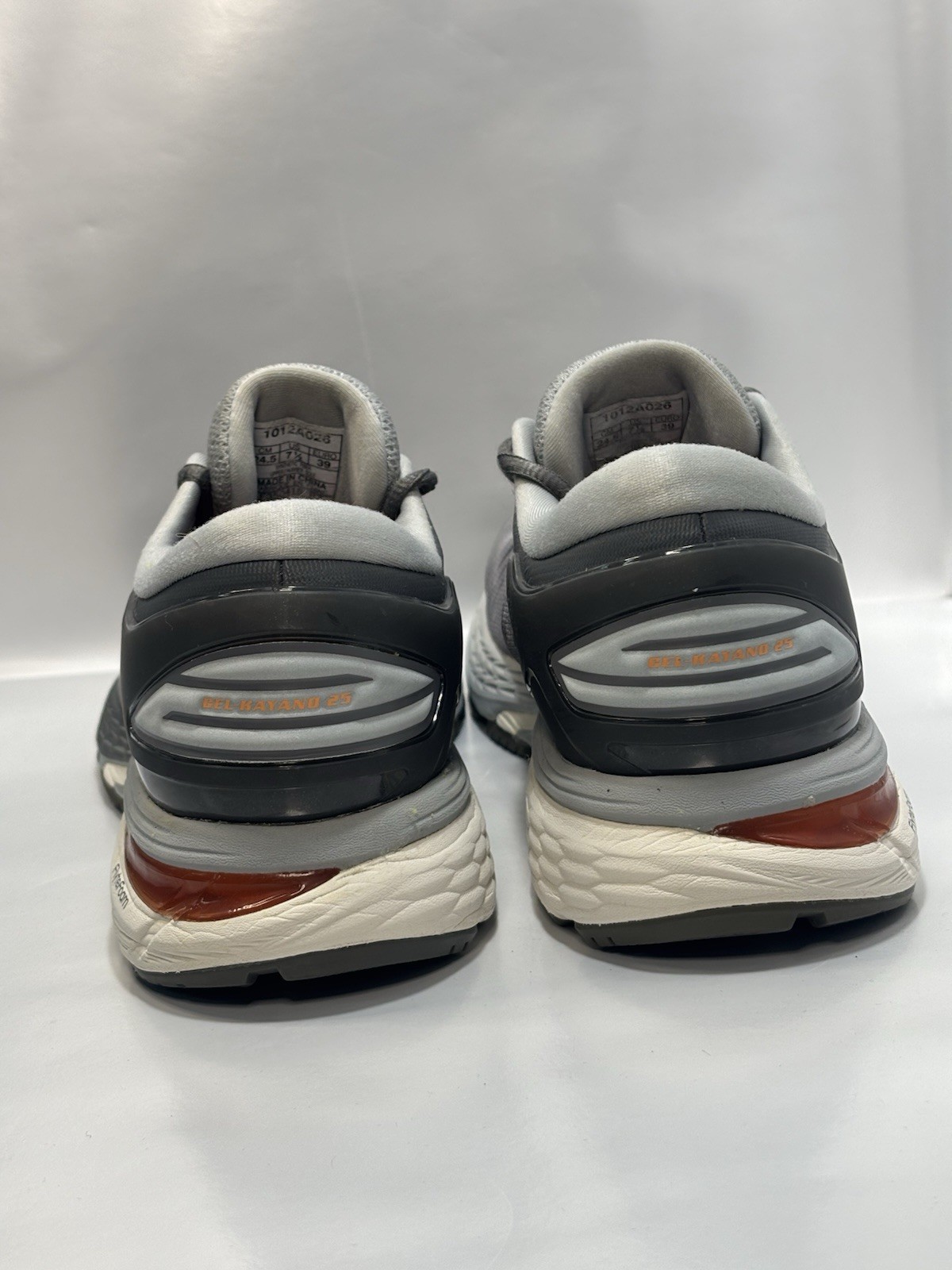 ASICS GelKayano 25 Running Womens Size 7.5 Grey Sneakers Athletic Shoes 1012A026
