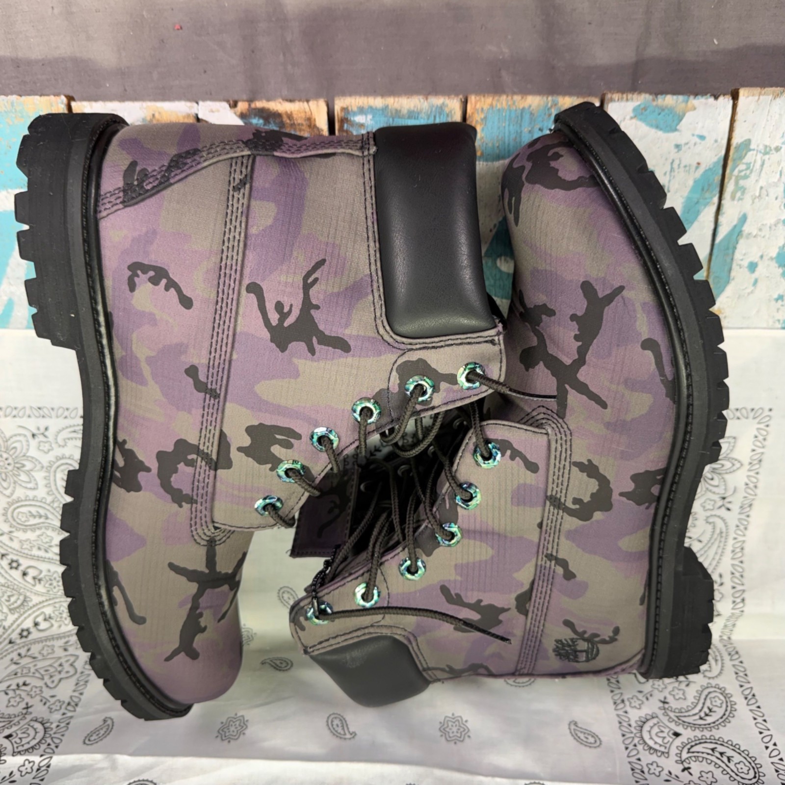 Timberland A25E3 Purple Camo 6″ Iridescent Premium Fabric Boots Womans Sz 10