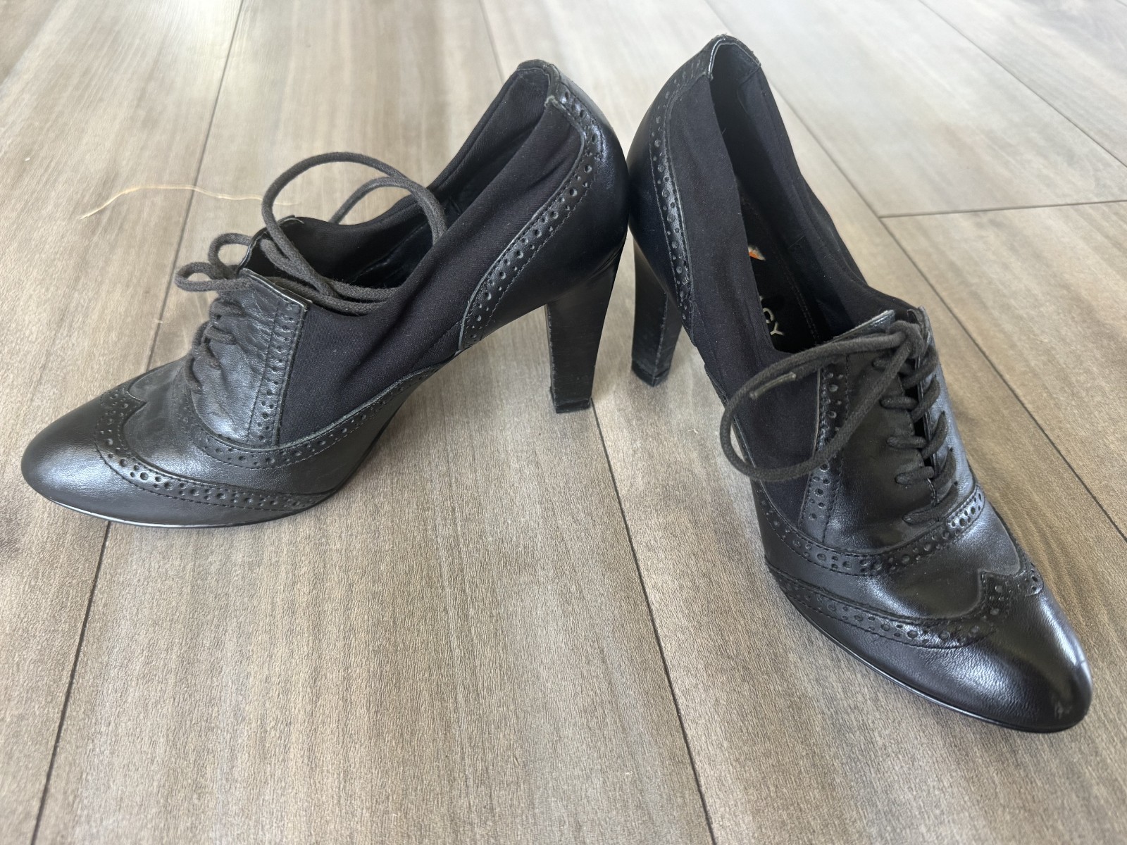 Ellen Tracy Black Leather Wingtip Oxford Heels Lace-Up Brogue Pump Women’s 7