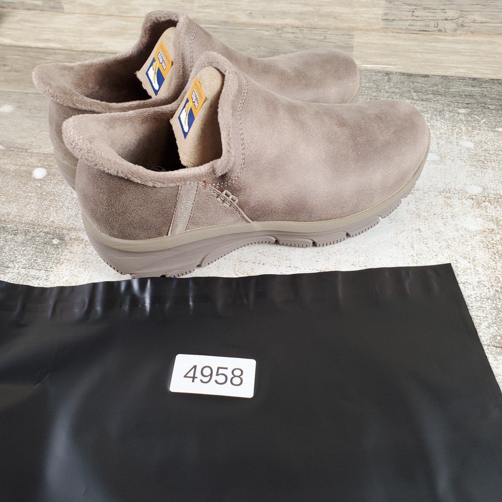 Skechers Slip-Ins Easy Going Modern Hour Womens Shoes Sz 8 Taupe Relaxed Fit