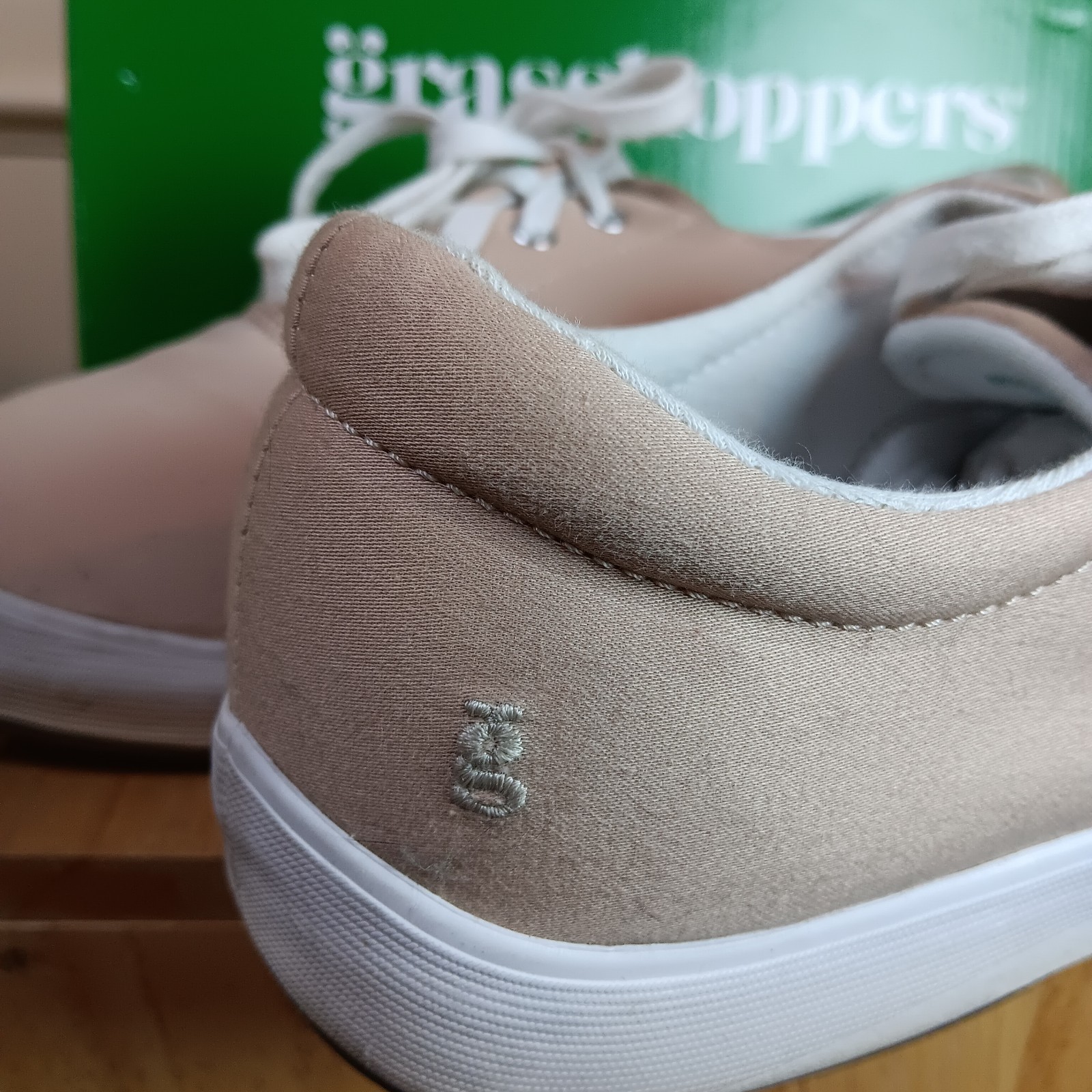 New With Box Grasshoppers Janey Memory Foam Orthopedic Comfort Sneaker 9.5 W