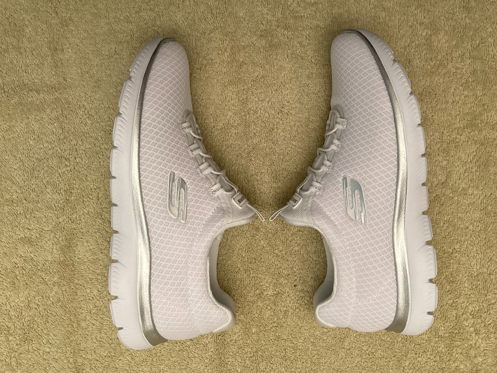 SKECHERS MEMORY FOAM WHITE WOMEN’S SNEAKERS SIZE 6