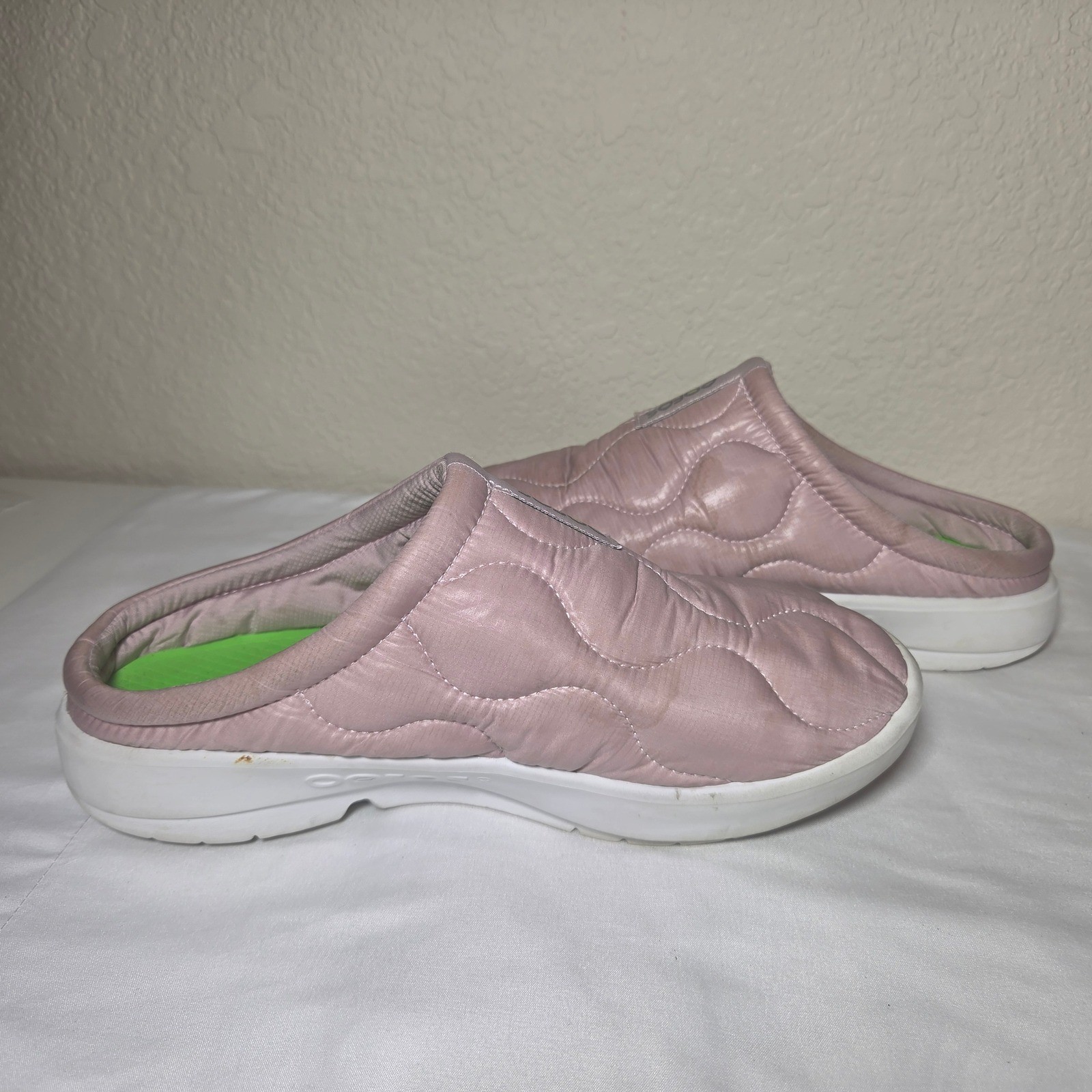 Oofos OOmg Eezee Quilted Mule Slippers Pink Womens Size 9 EU 40 Recovery Shoes
