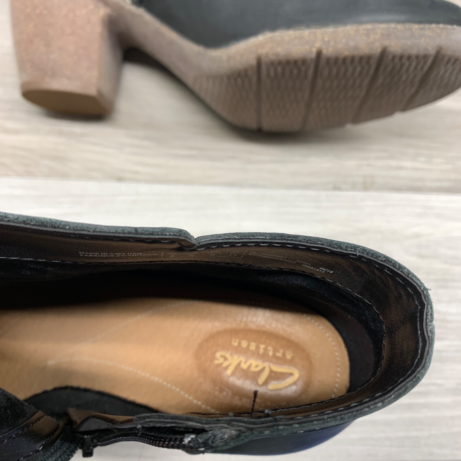Clarks Carleta Paris Ankle Boot Side Zip Women 8.5 M Black Leather Heeled Bootie