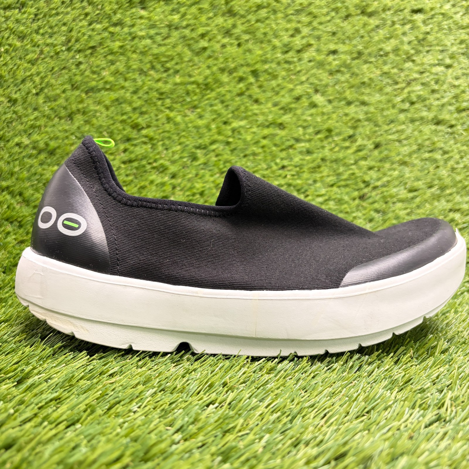 OOFOS OOmg eeZee Low Womens Size 9 Black Casual Walking Slip On Recovery Shoes