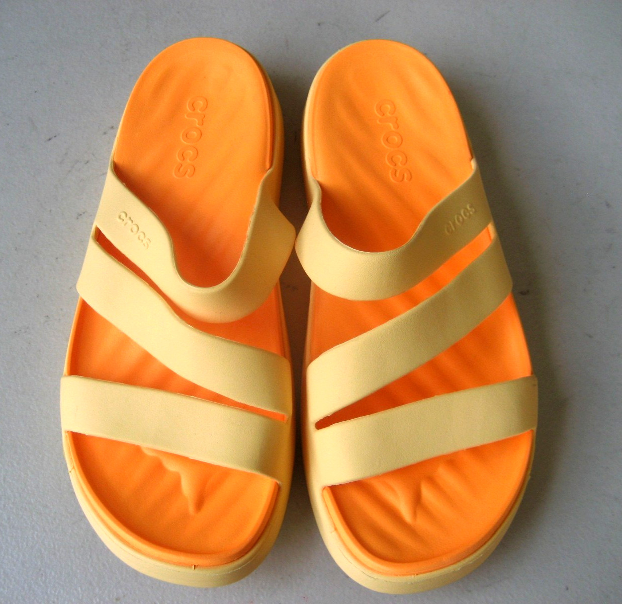 Crocs Getaway Strappy Sandals Womens Sz 9 Yellow MINT WORN 1-2 times