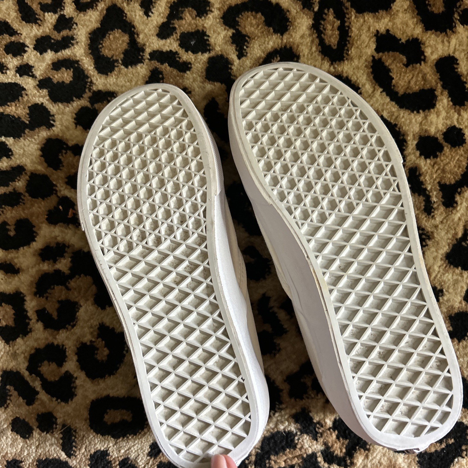 Vans Off White Basic Slip On Sneaker Canvas Women’s Size 8.5-Men’s 7.