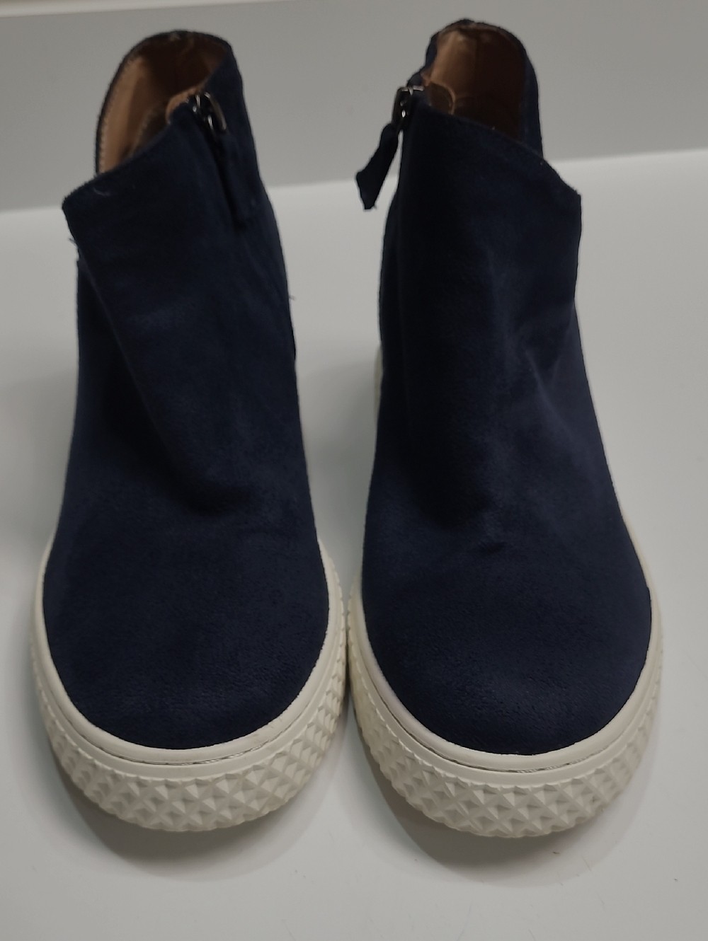 Aerosoles Zirah Navy Slip-On Ankle Boots with White Contrast Sole – Size 9