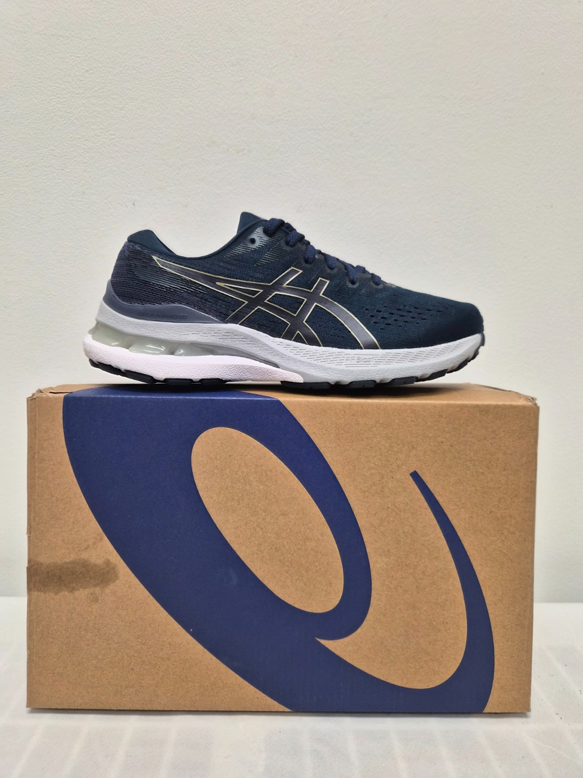 ASICS GEL-KAYANO 28 Women’s NEW Medium Width Size 6 Only