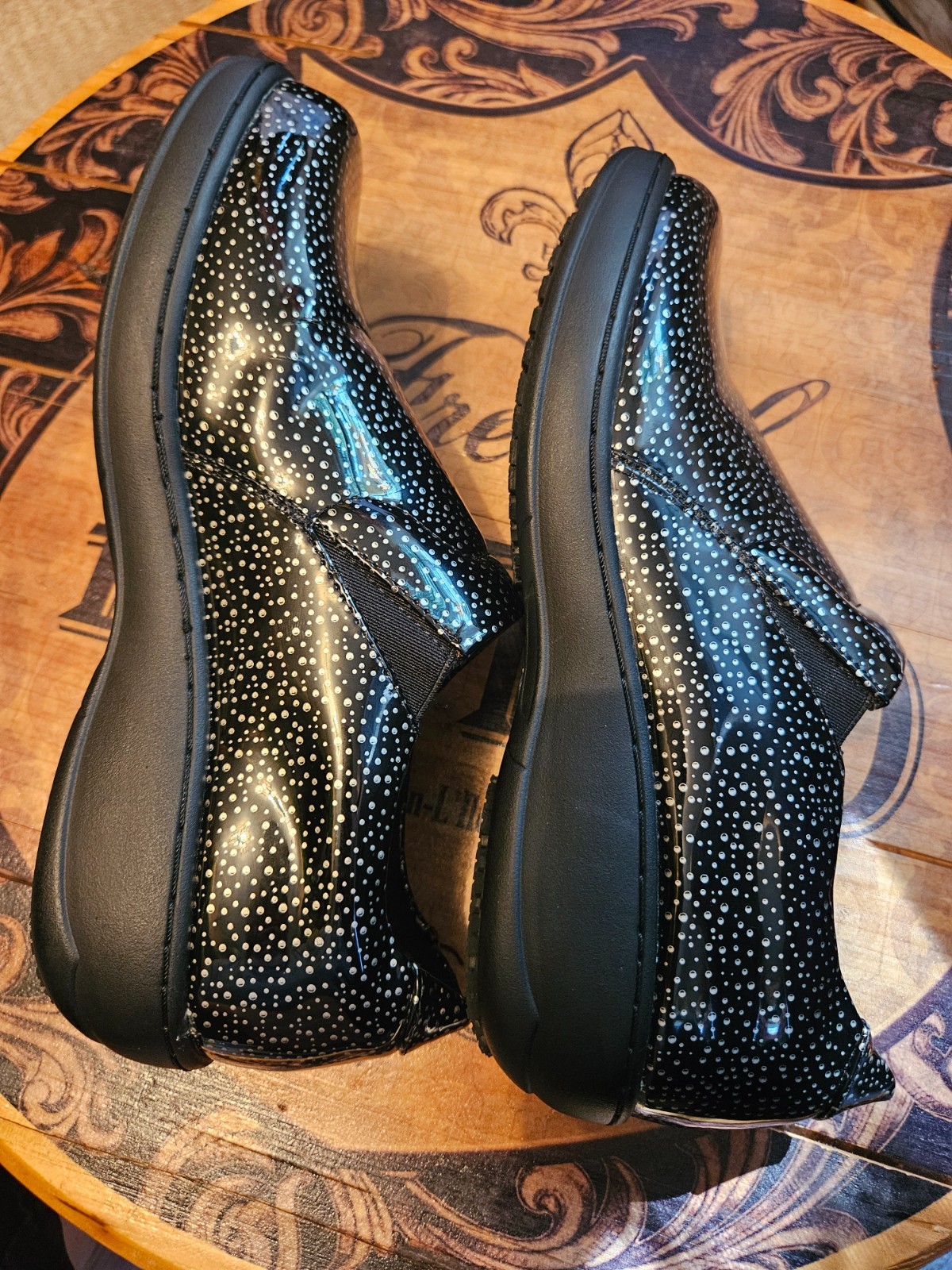 SPRING STEP SLIP ON SHOES BLACK TINY BUBBLE PATTERN – SIZE 7 – MOISTURE WICKING