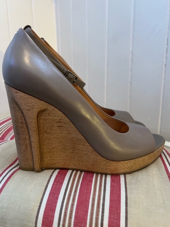 Maison Martin Margiela Taupe Peep-Toe Wood Wedge Heels Size 38 US 8