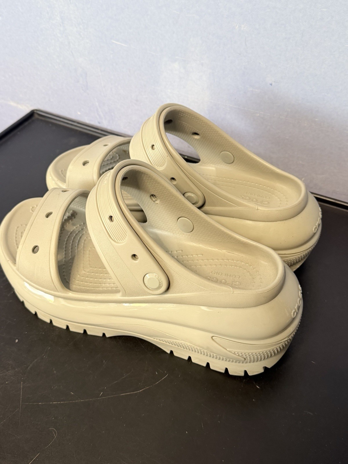 Crocs Mega Crush Clog Classic Bone Platform Shoes Women’s Size 11 Men’s 9