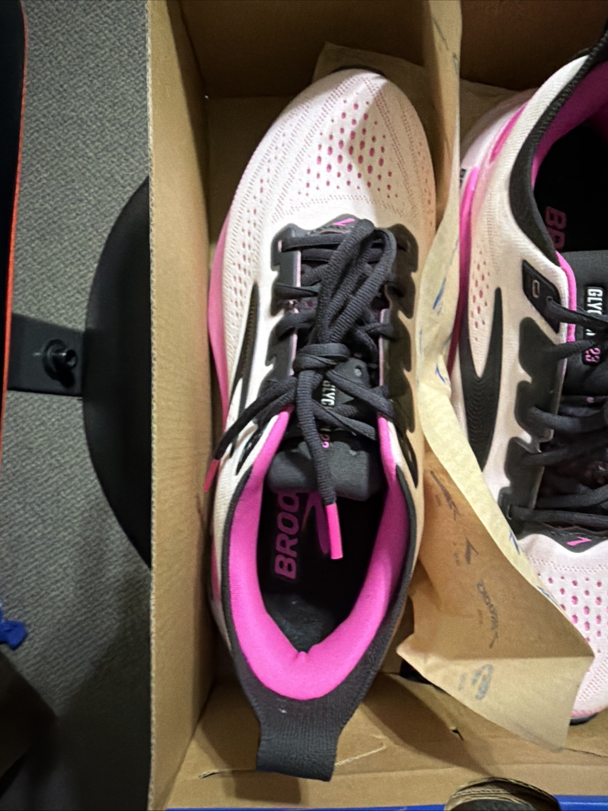 Brooks Glycerin 23 Women’s 9m Running White Pink Black 1204651B111 Sneaker