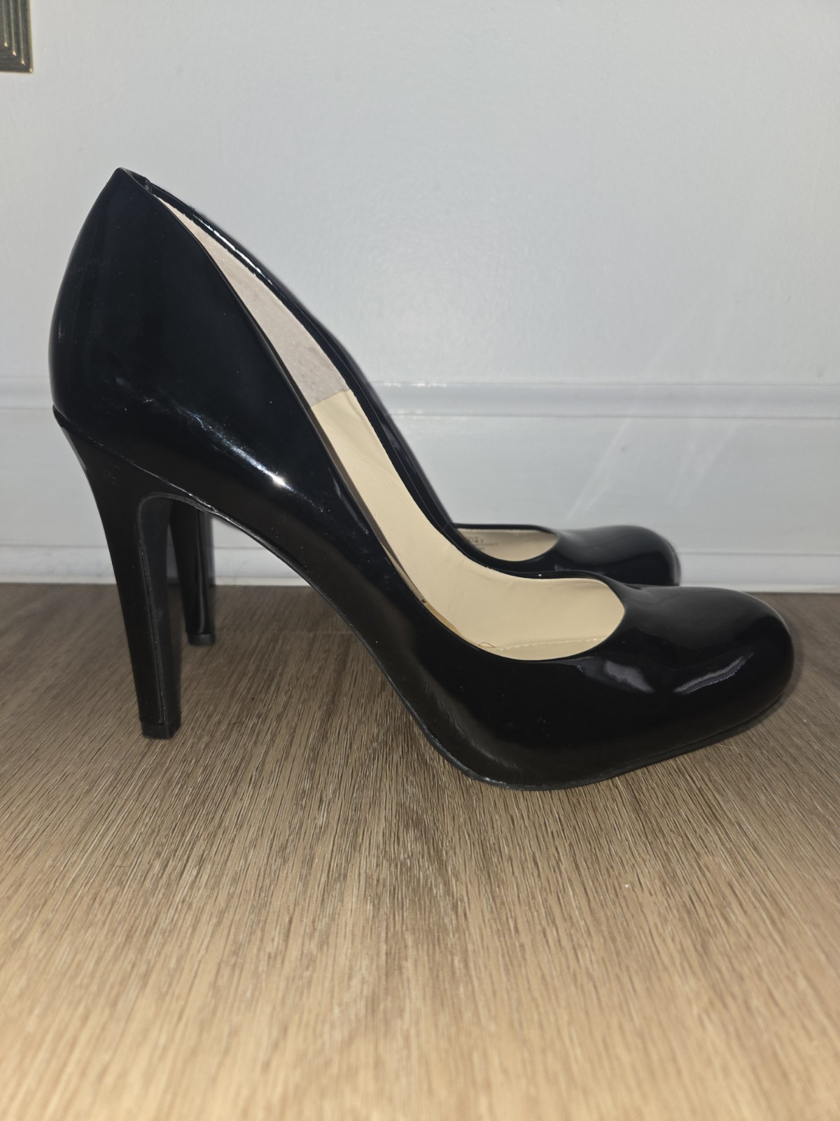 Women’s Jessica Simpson Black Patent Calie Round Toe Pumps Heels Shoes Size 9.5