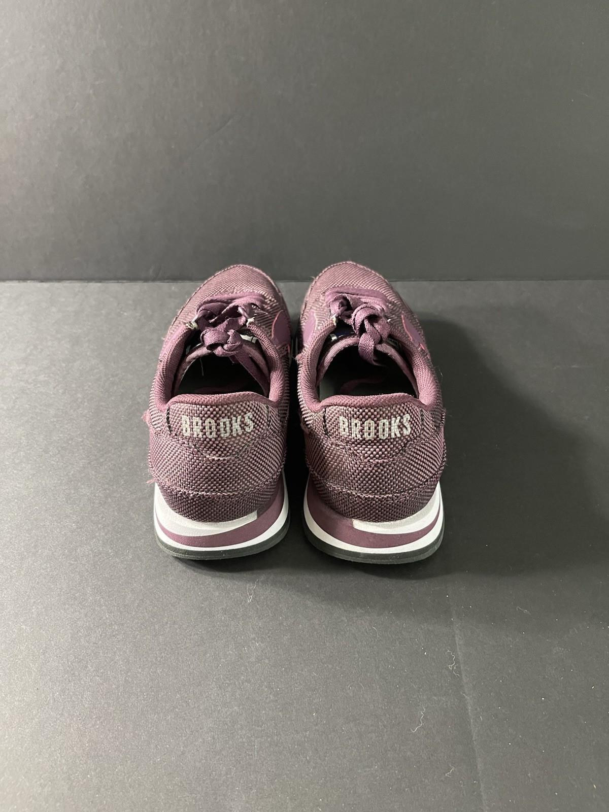 Brooks Women’s Athletic Sneaker Burgundy Size 7 Medium Activewear Casual
