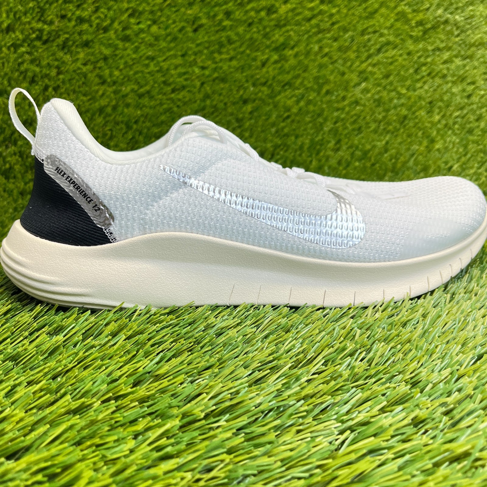 Nike Flex Experience RN 12 Womens Size 10 White Athletic Running Shoes Sneakers