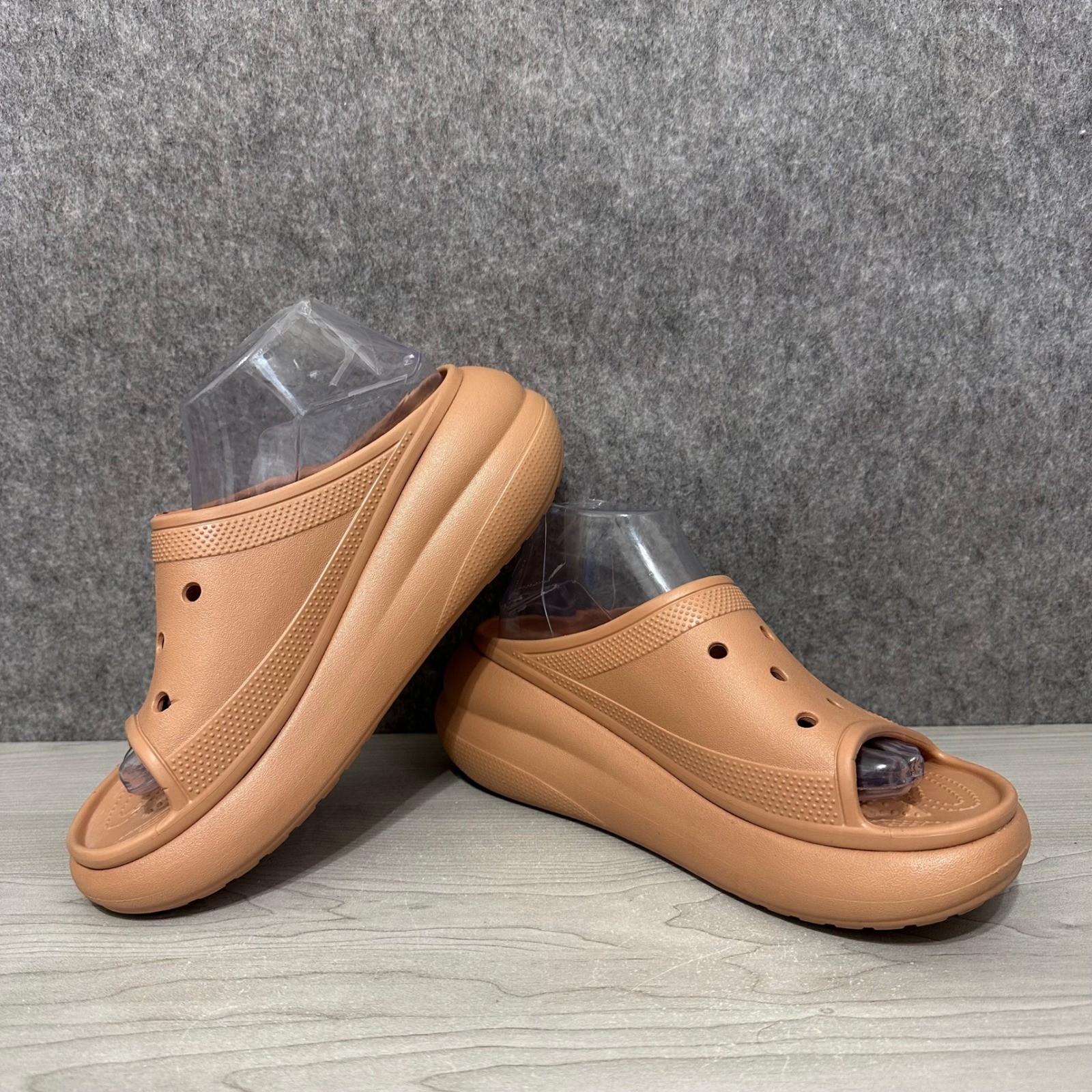 Crocs Classic Crush Slide Women’s Sz 9 Men’s Sz 7 Bone Platform Sandals