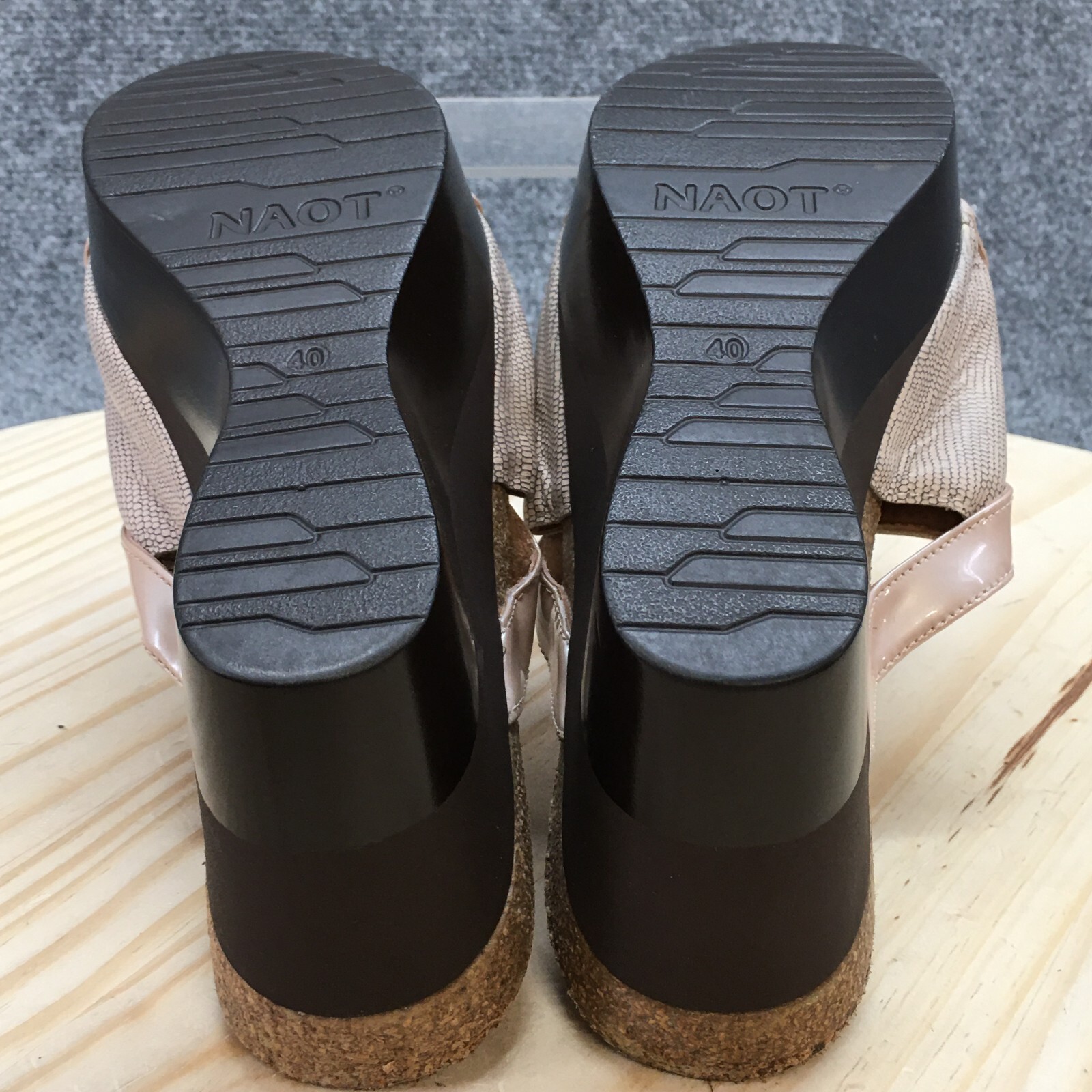 Naot Platform Wedge Sandal Womens 40 Beige Eva Open Toe Slide Patent Leather