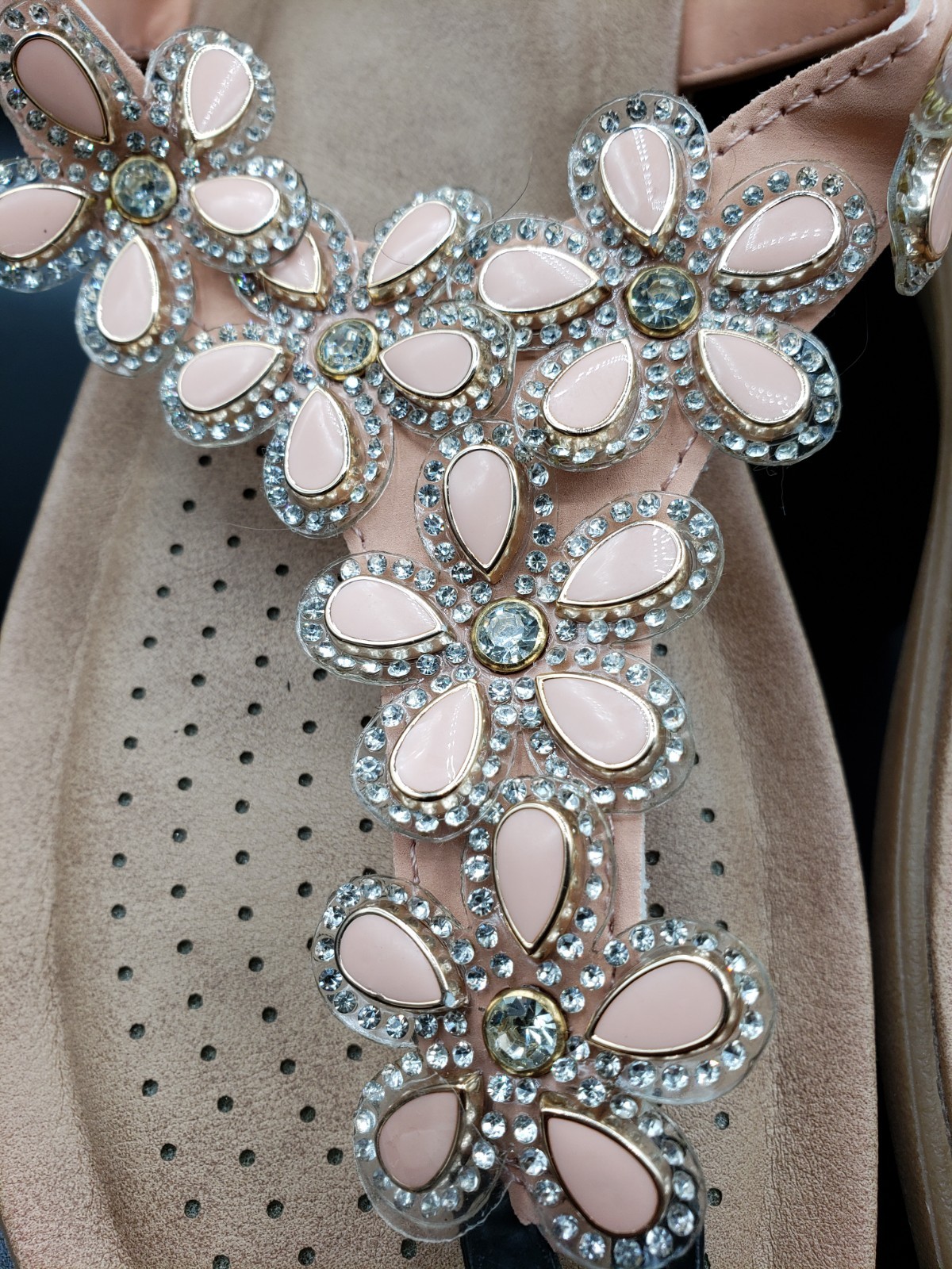 «Qupid» Womens Floral Beaded Bejeweled Rhinestone Sandals Size 10 NWT
