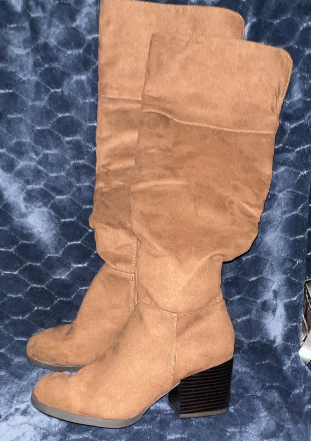 TRASH Women’s Knee High Boots Tan Faux Suede Block Heel Side Zip Size 7.5
