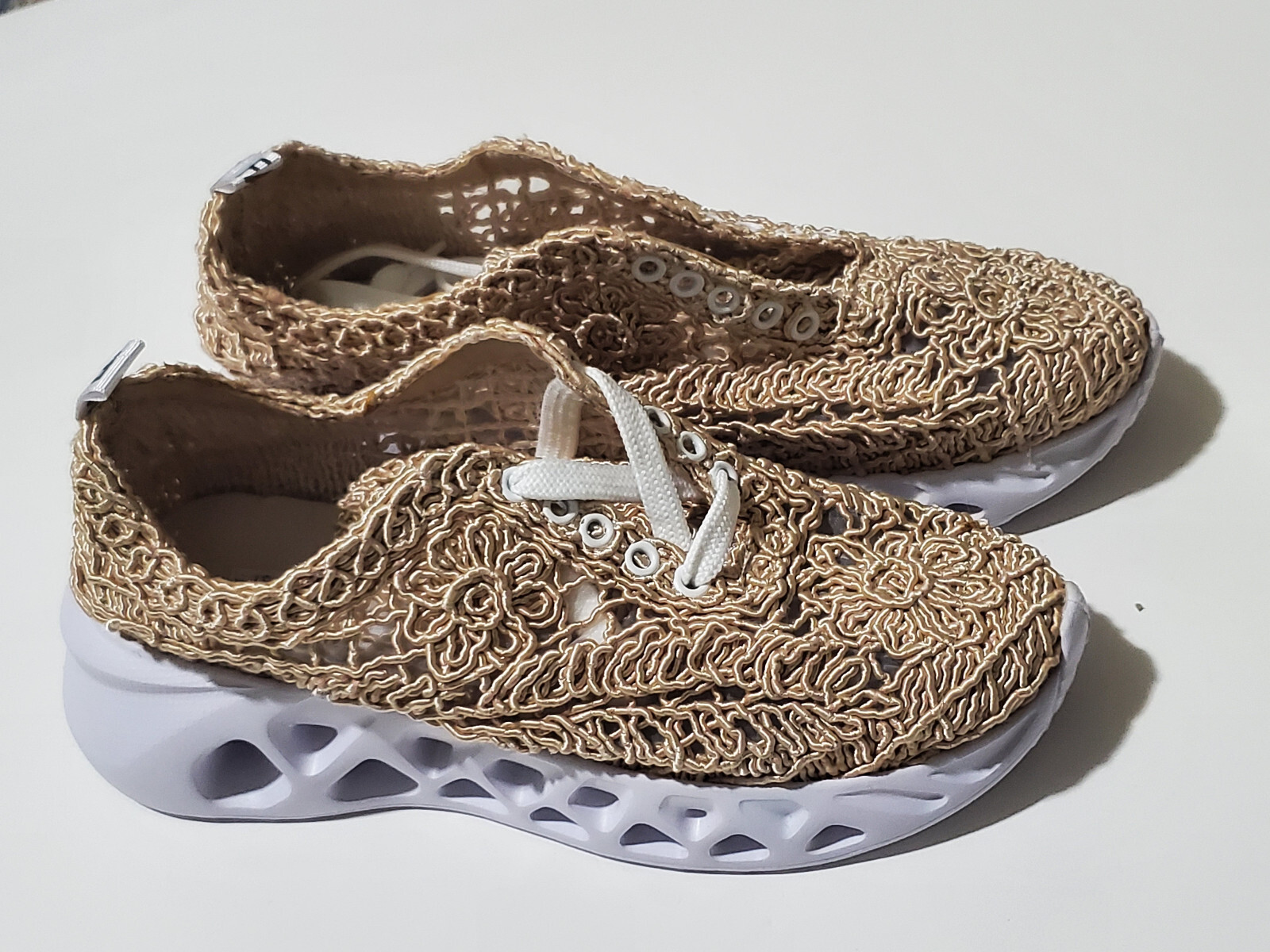 Women’s Crochet Knit Lace Sneakers Mesh Embroidered Lightweight S US 6.5 EU 37