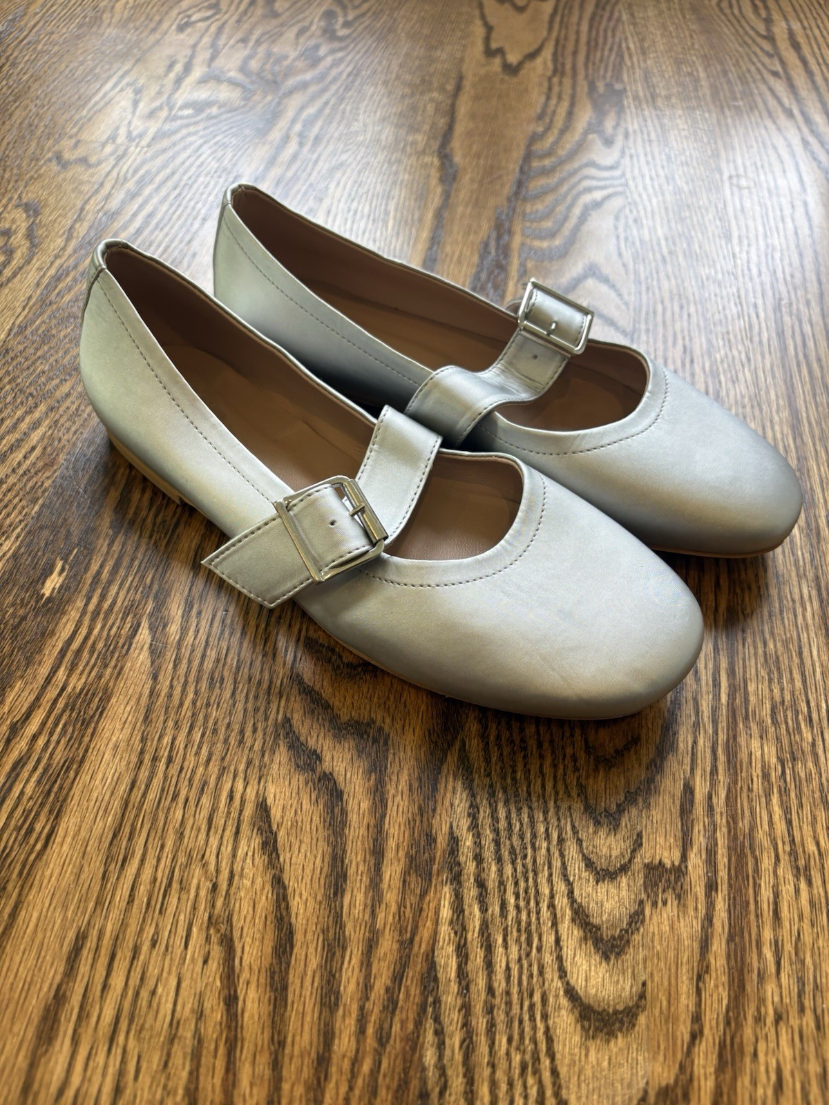 8 By YOOX Women’s Silver Flats Buckle Strap Round Toe US 8 EU 39 Brand New