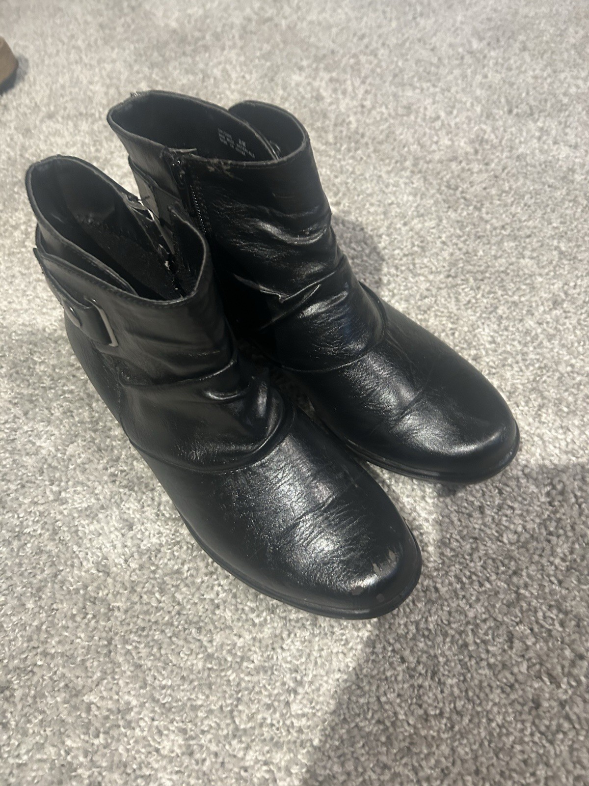Sbicca Women’s Black Leather Ankle Bootie Side Zip Buckle Round Toe