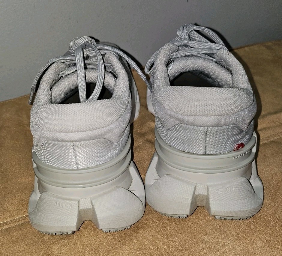ON Cloud Cloudflyer 5 Glacier/Wolf Shoes Sneakers Size 8 Women White Gray